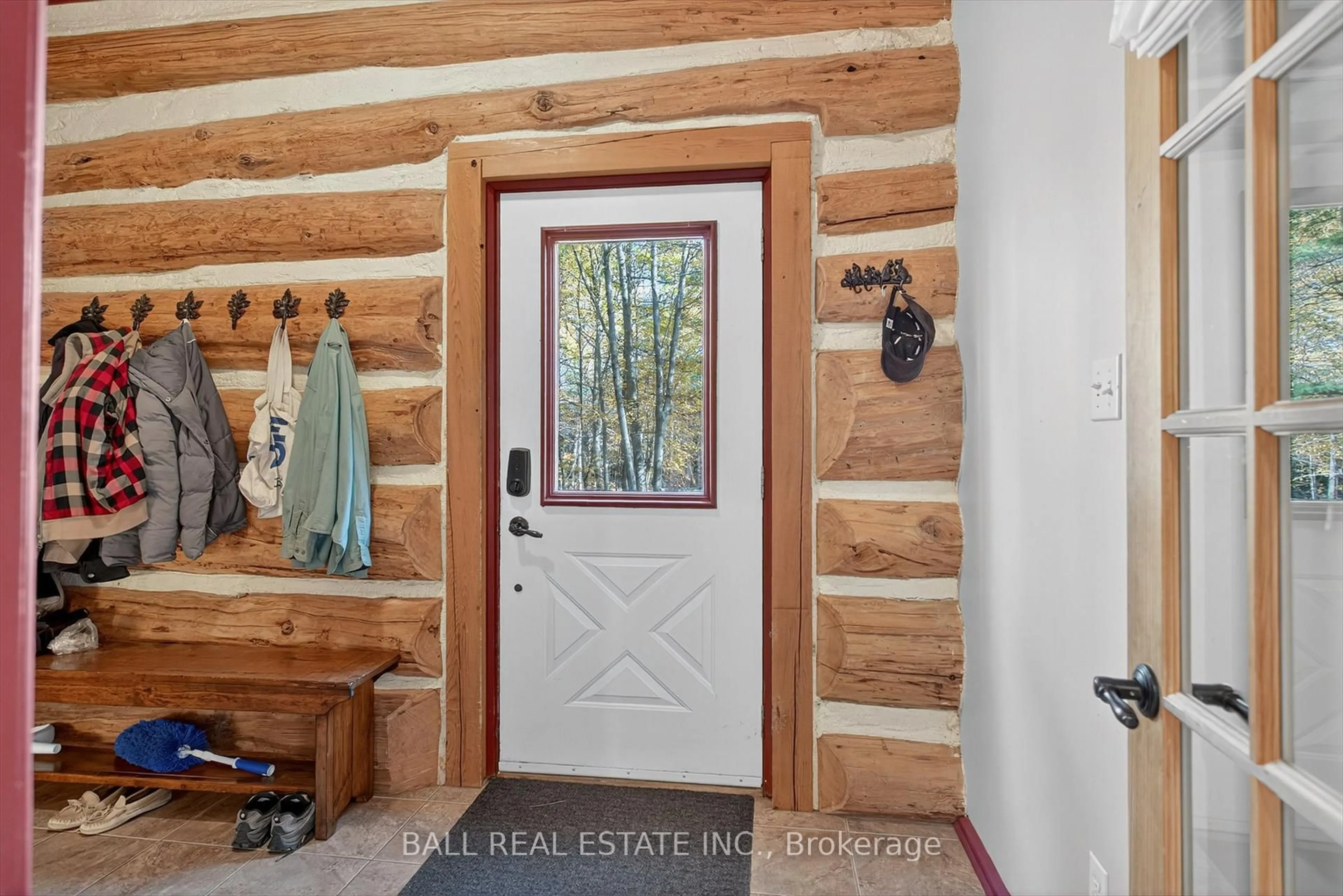 Indoor entryway for 1376 Brock Rd, Arden Ontario K0H 1B0