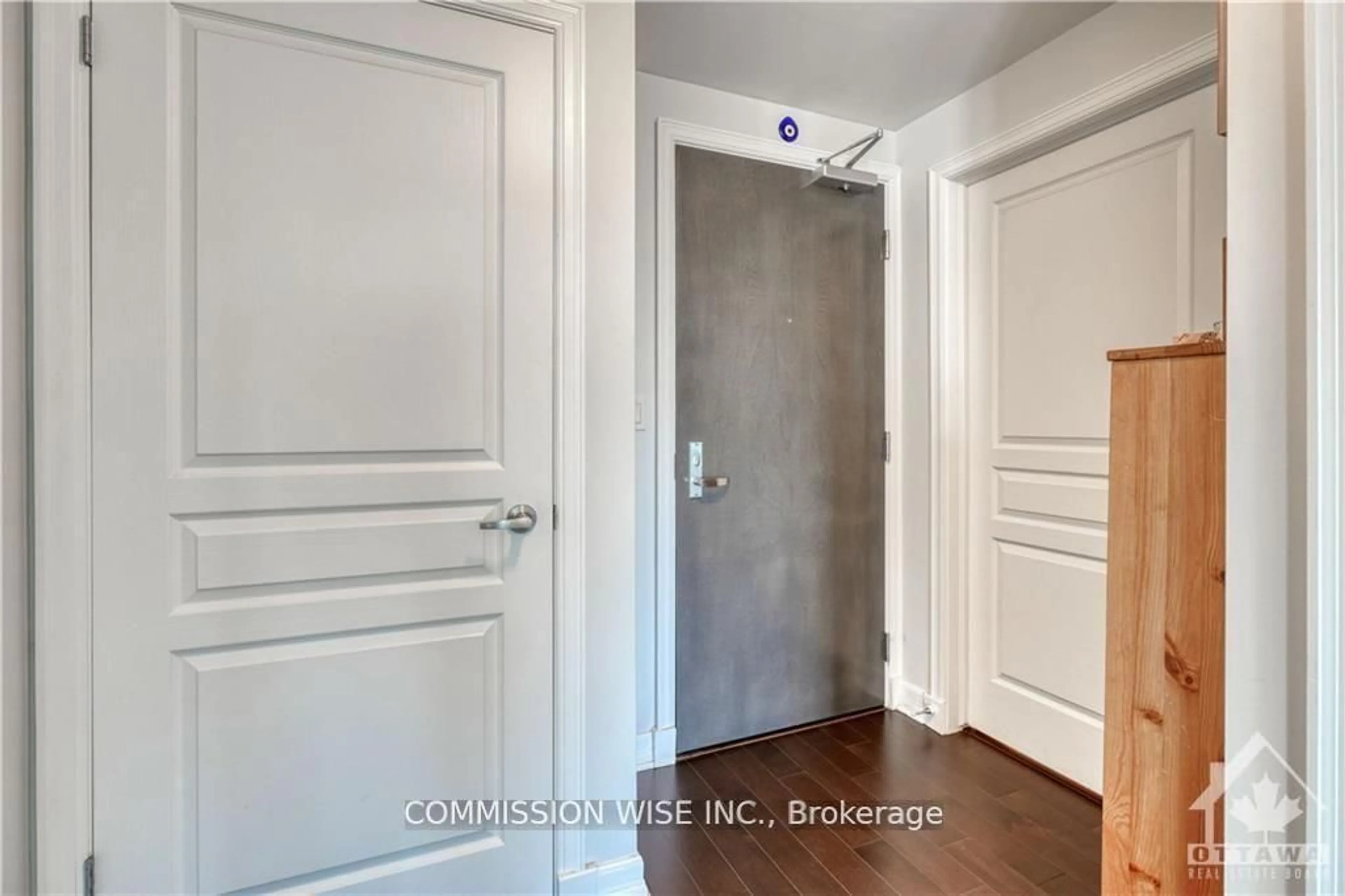 Indoor entryway for 238 Besserer St #915, Ottawa Ontario K1N 6B1
