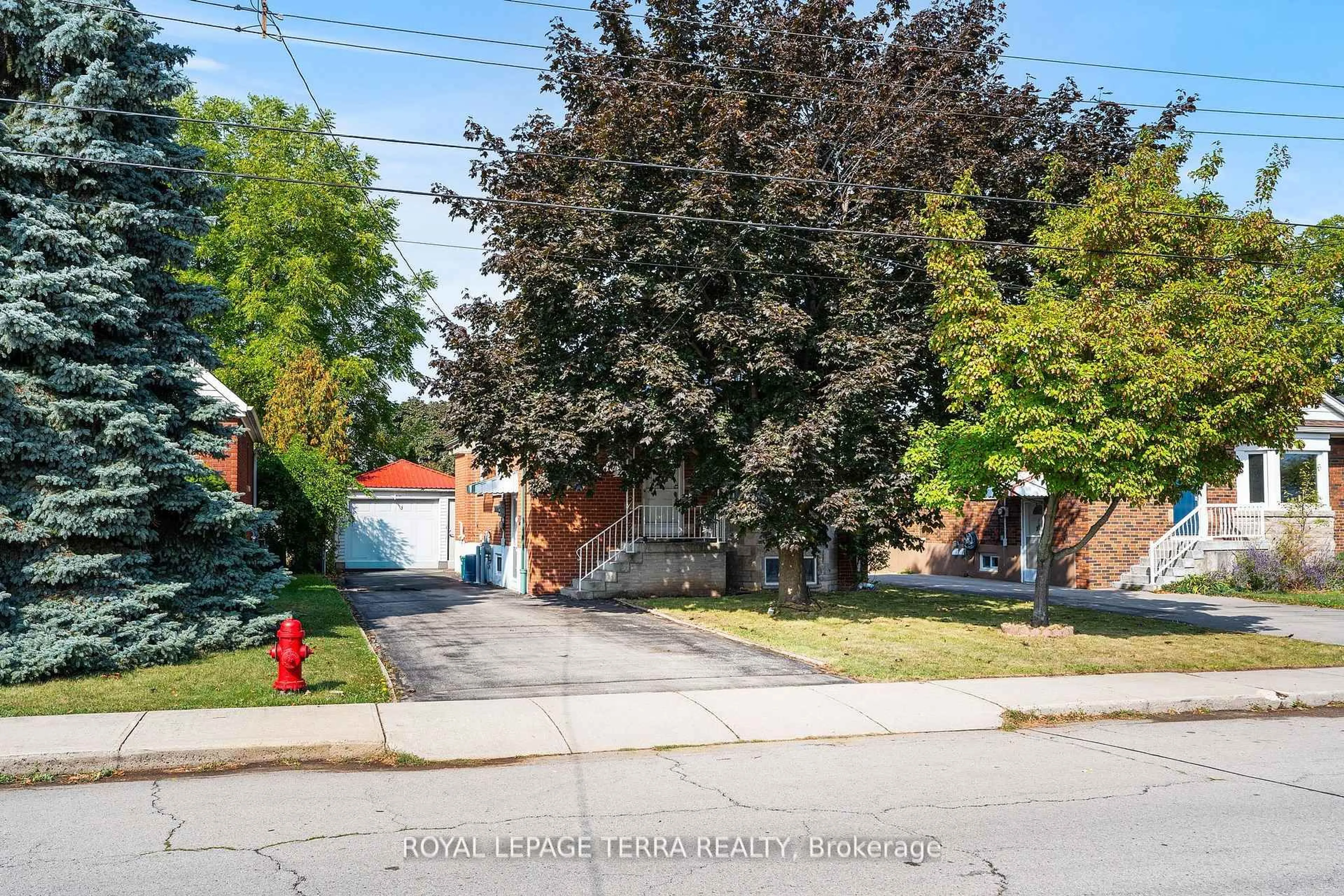 A pic from outside/outdoor area/front of a property/back of a property/a pic from drone, street for 278 East 34th St, Hamilton Ontario L8V 3W9