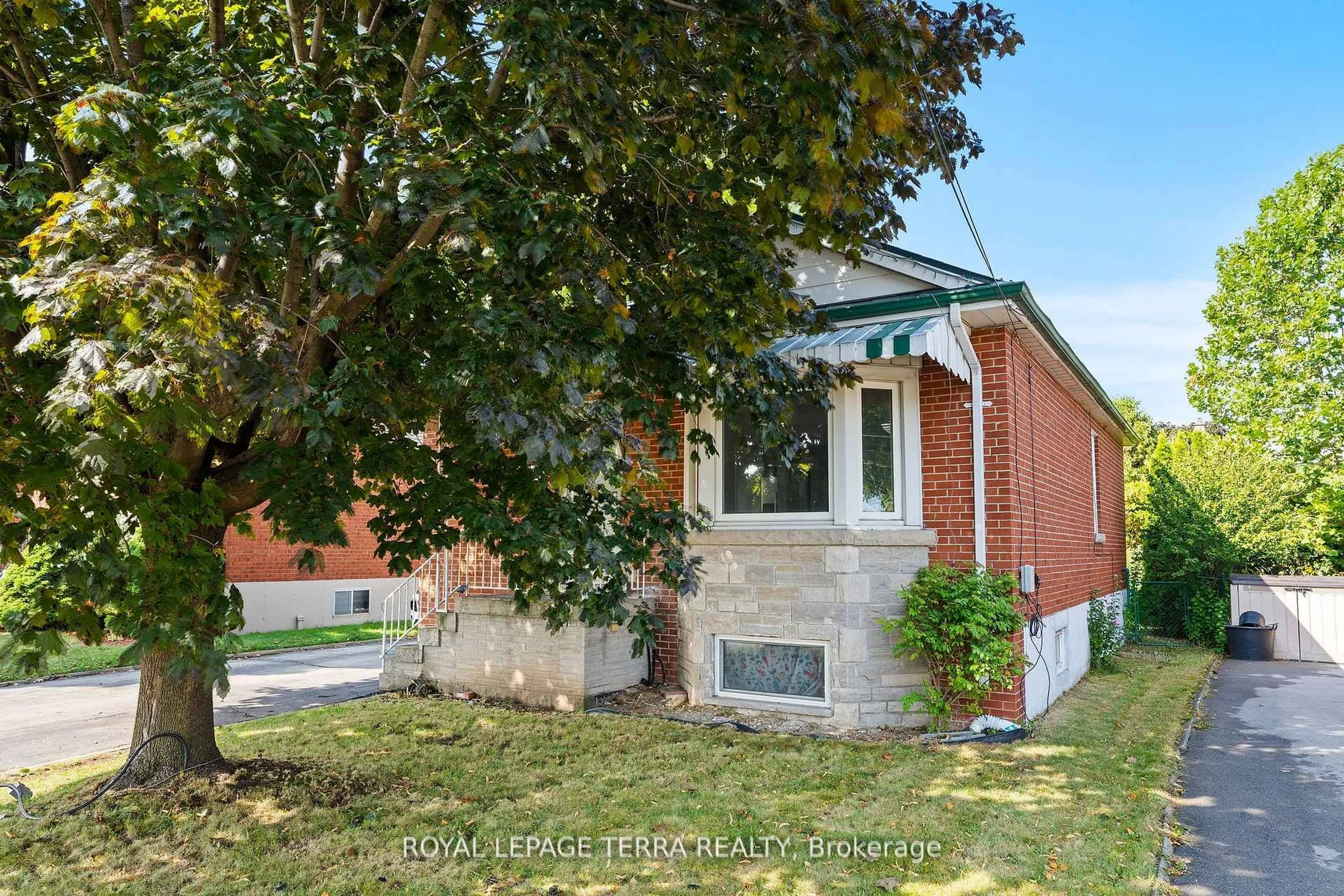 Home with brick exterior material, street for 278 East 34th St, Hamilton Ontario L8V 3W9