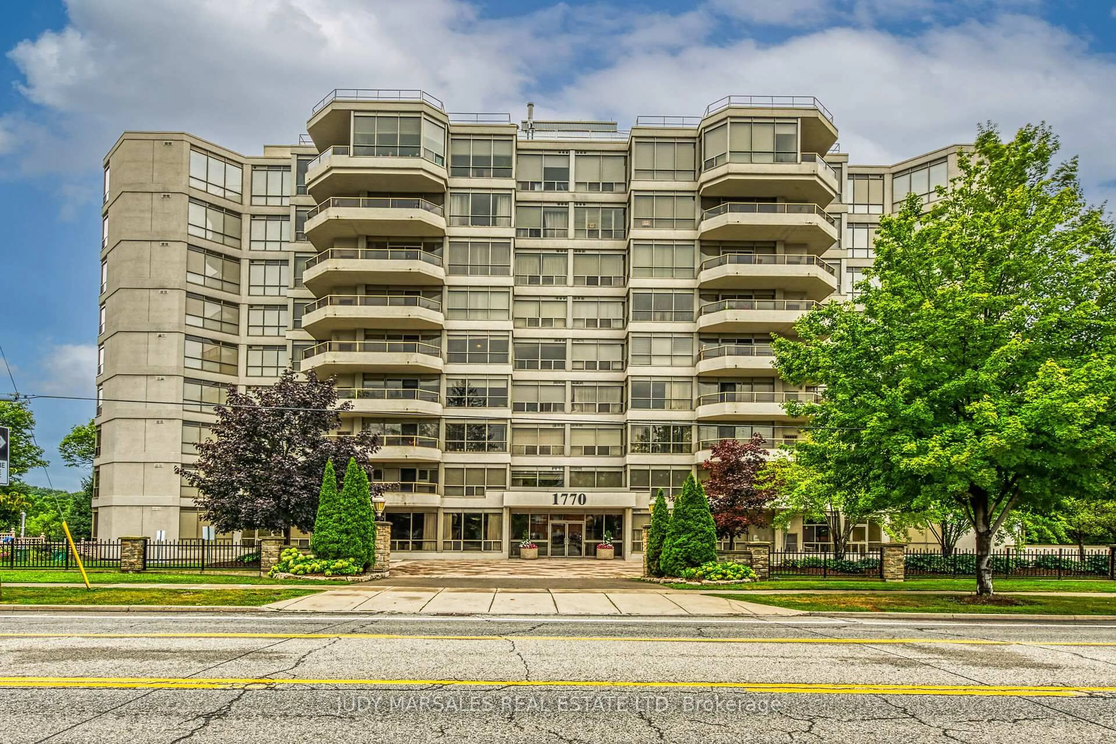 Unknown for 1770 Main St #105, Hamilton Ontario L8S 1H1