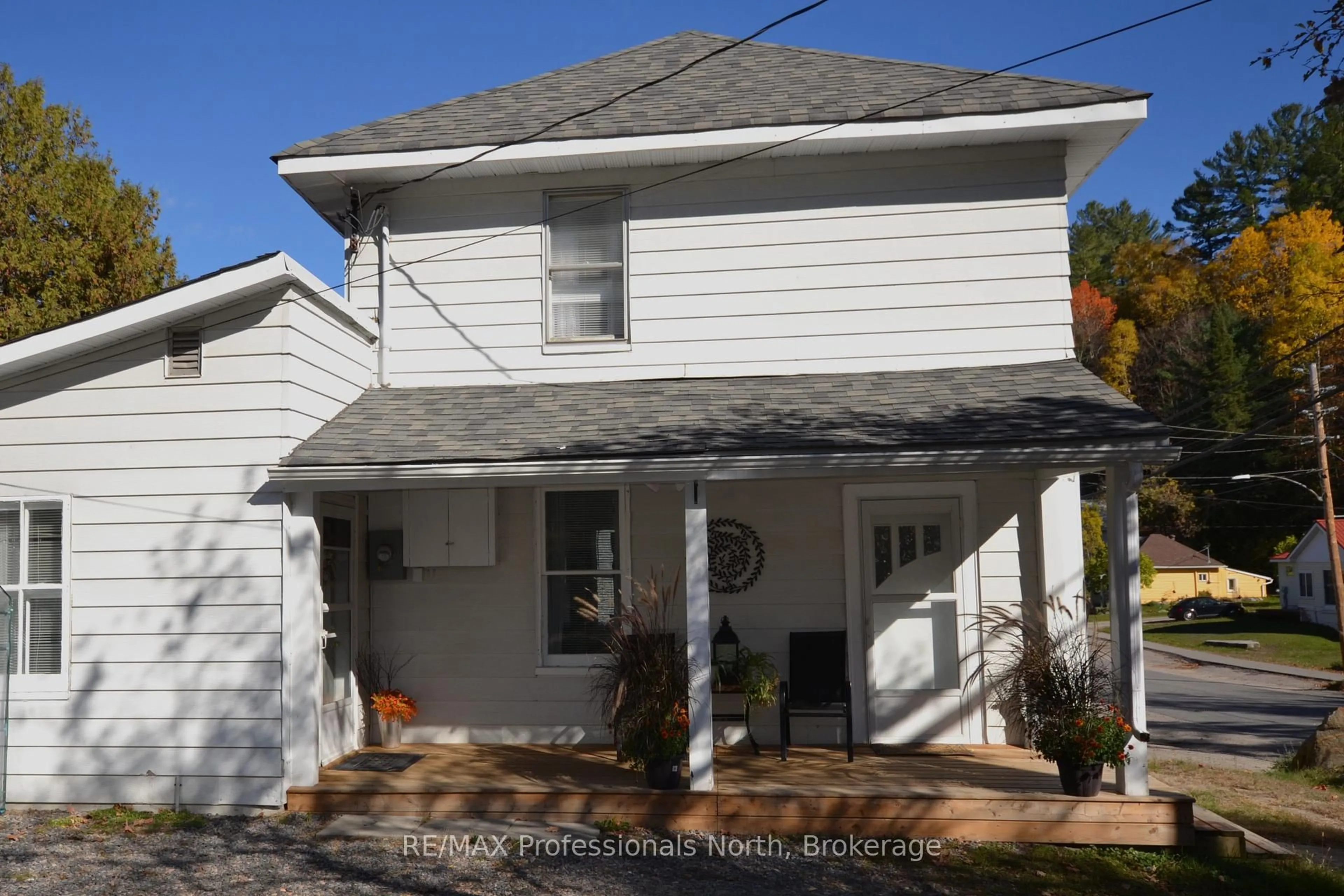 Home with vinyl exterior material, street for 613 Mountain St, Dysart et al Ontario K0M 1S0