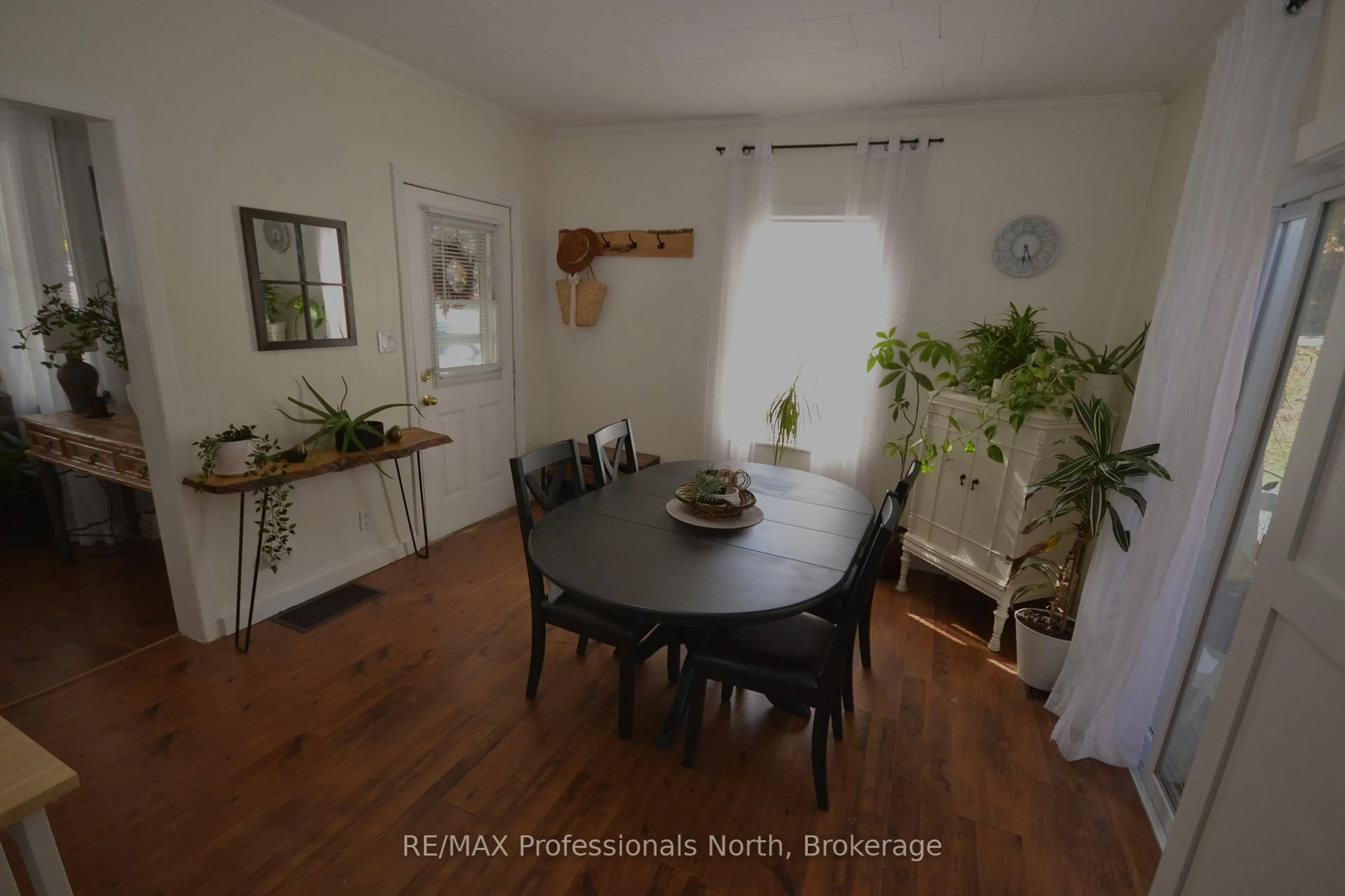 Dining room, wood/laminate floor for 613 Mountain St, Dysart et al Ontario K0M 1S0