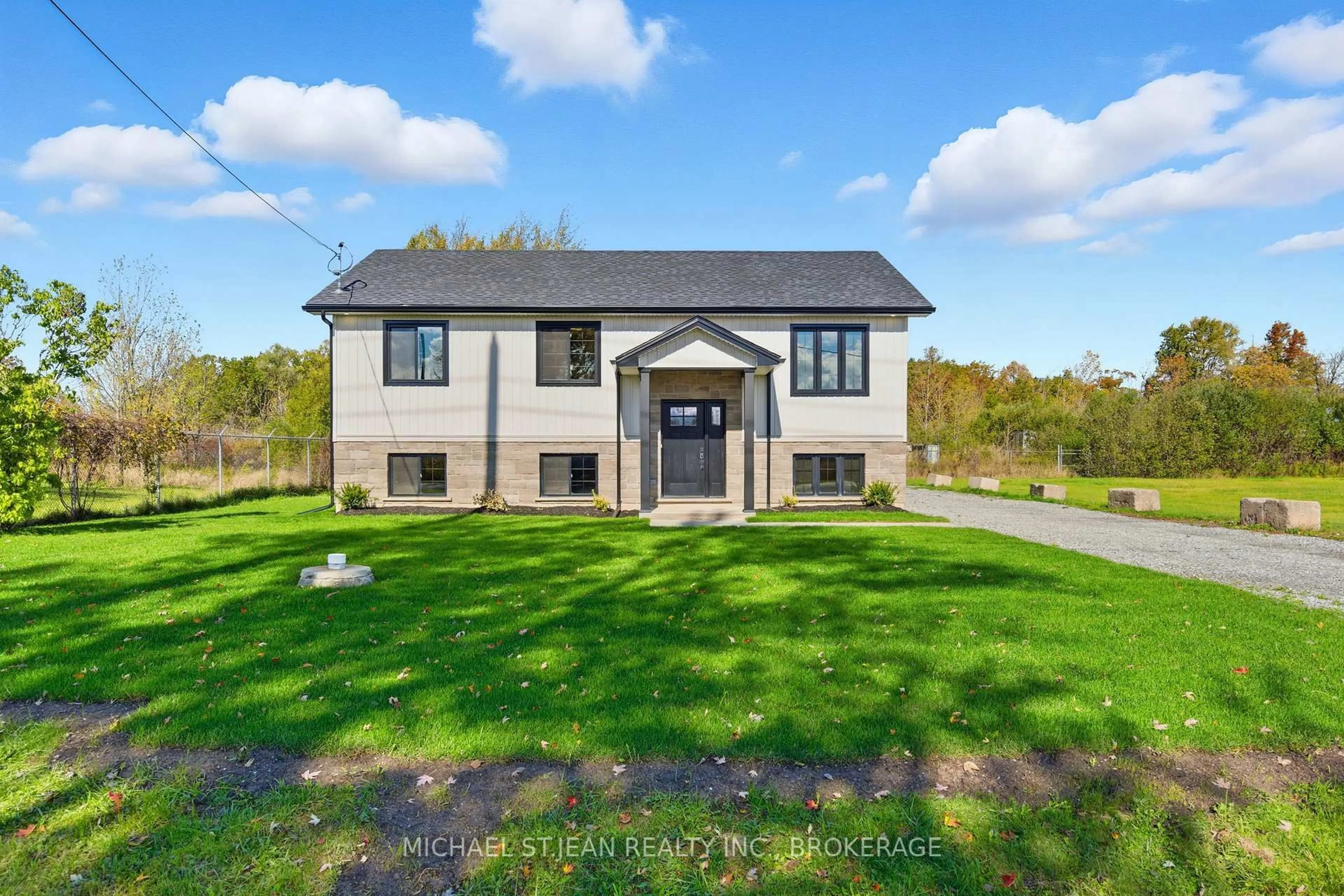 A pic from outside/outdoor area/front of a property/back of a property/a pic from drone, building for 78 Netherby Rd, Welland Ontario L3B 5N7