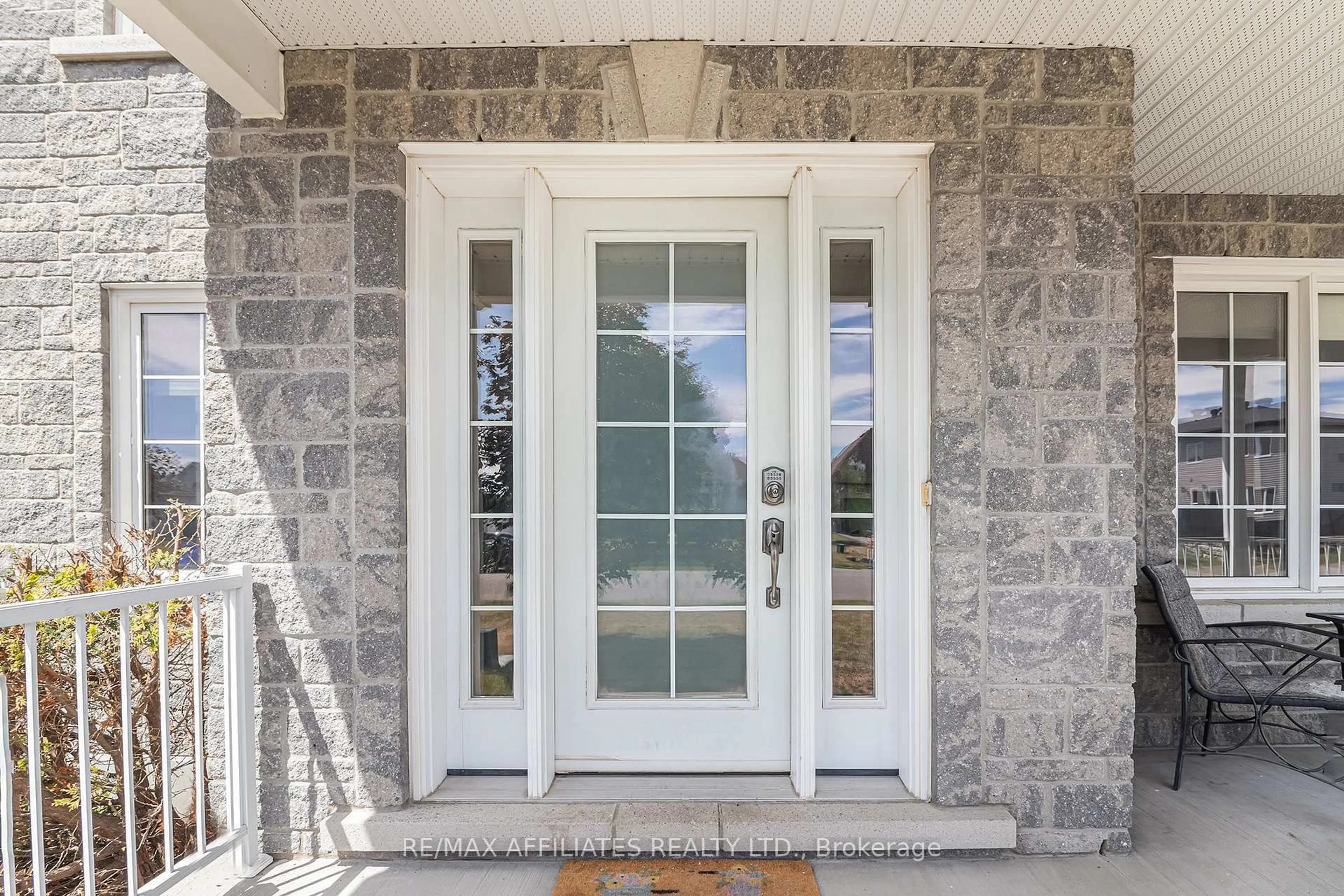 Indoor entryway for 34 Oasis St, The Nation Ontario K0A 2M0