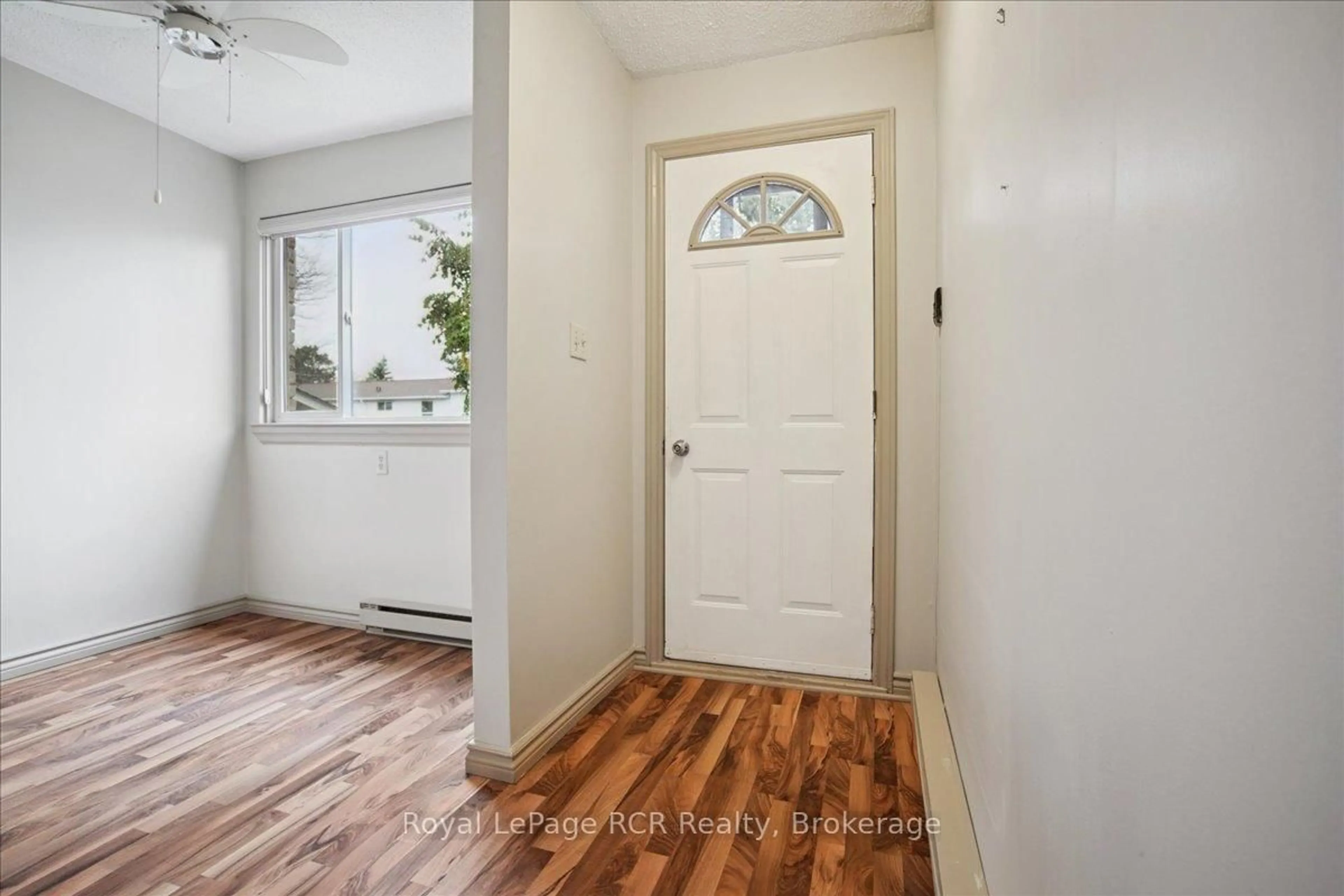 Indoor entryway for 85 Laurie Cres #85, Owen Sound Ontario N4K 6C3