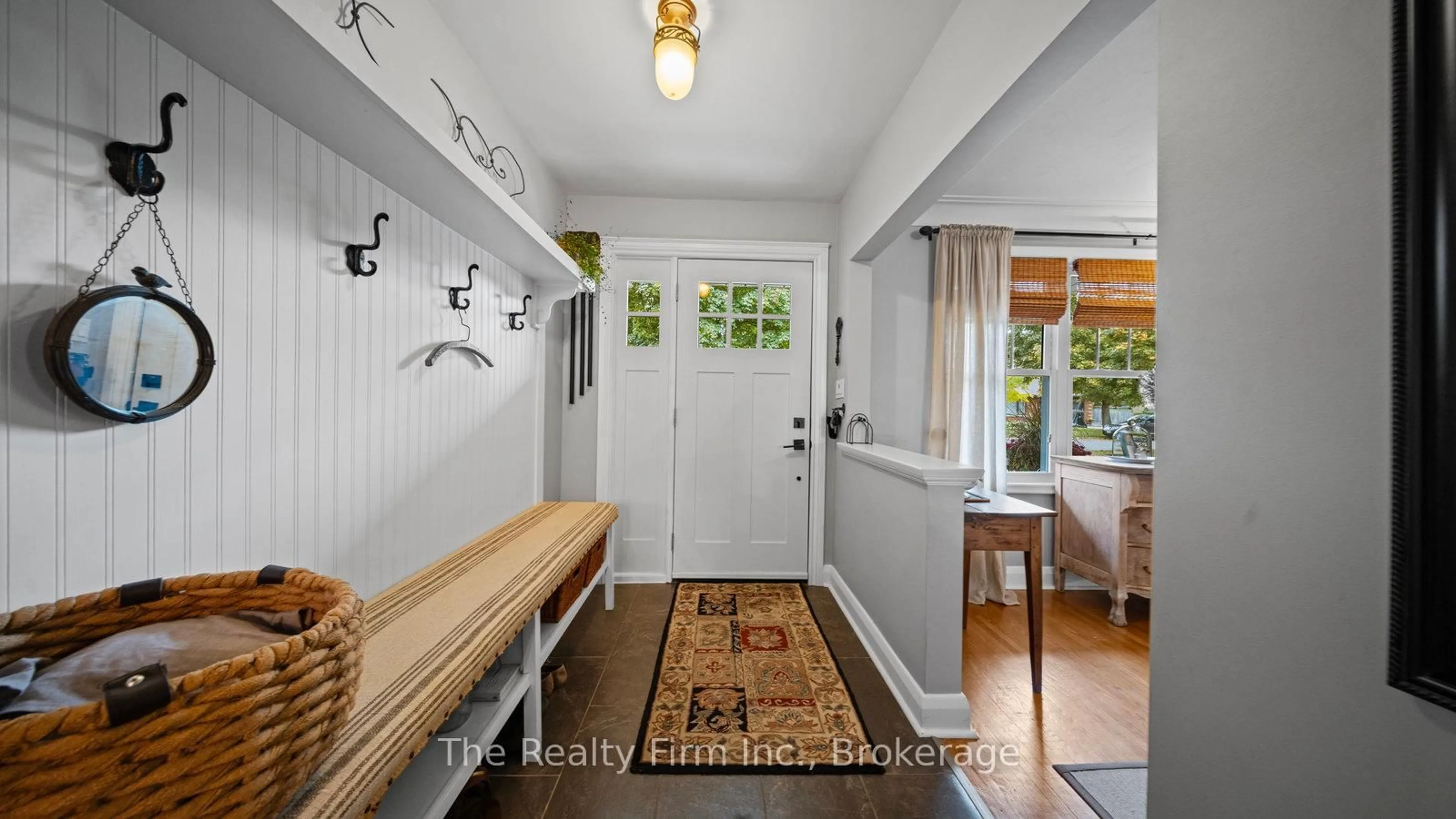Indoor entryway for 34 Springfield Dr, Brantford Ontario N3R 1N3