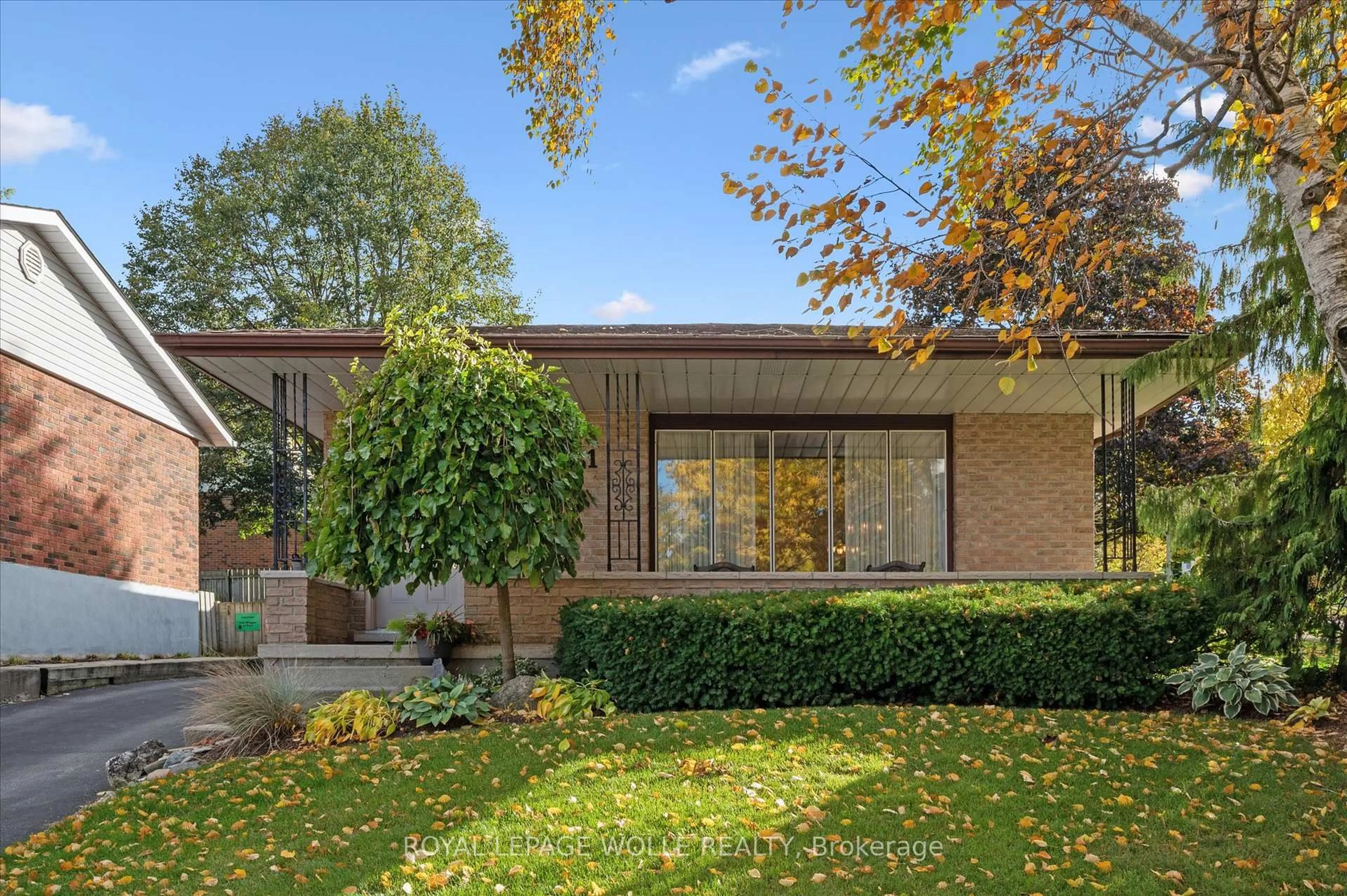 Home with brick exterior material, street for 61 Sandsprings Cres, Kitchener Ontario N2E 2A5