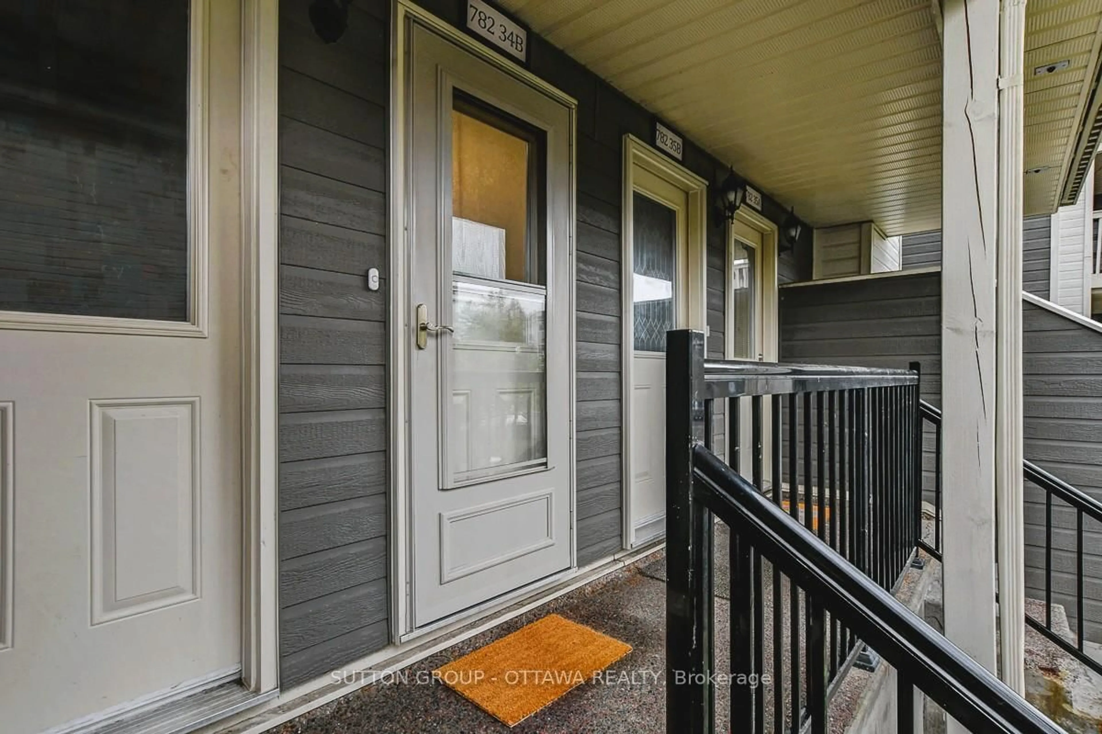 Indoor entryway for 782 St. Andre Dr #34B, Ottawa Ontario K1C 4R7