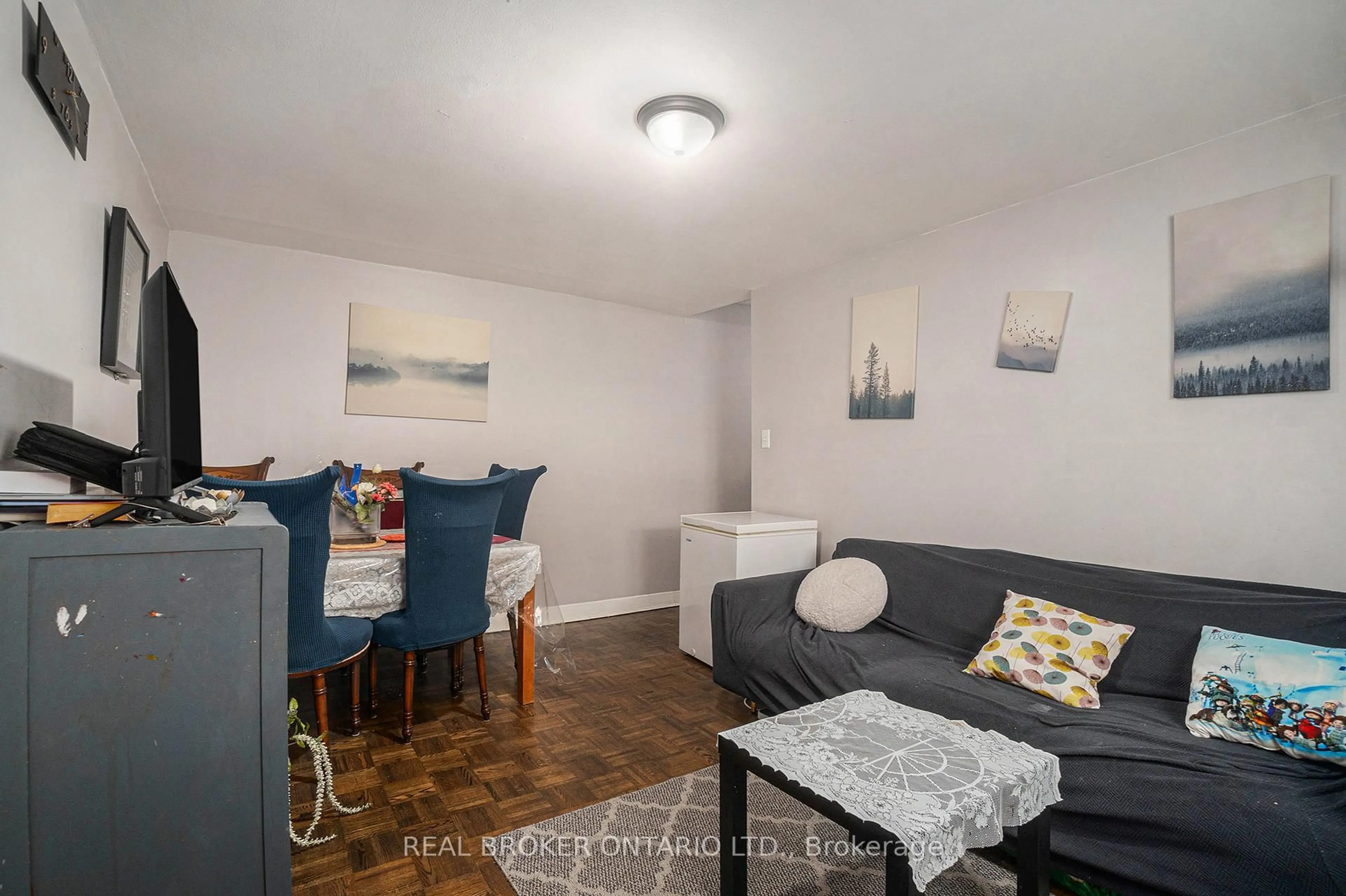 Living room with furniture, wood/laminate floor for 295 St. Andrew St, Ottawa Ontario K1N 5G8