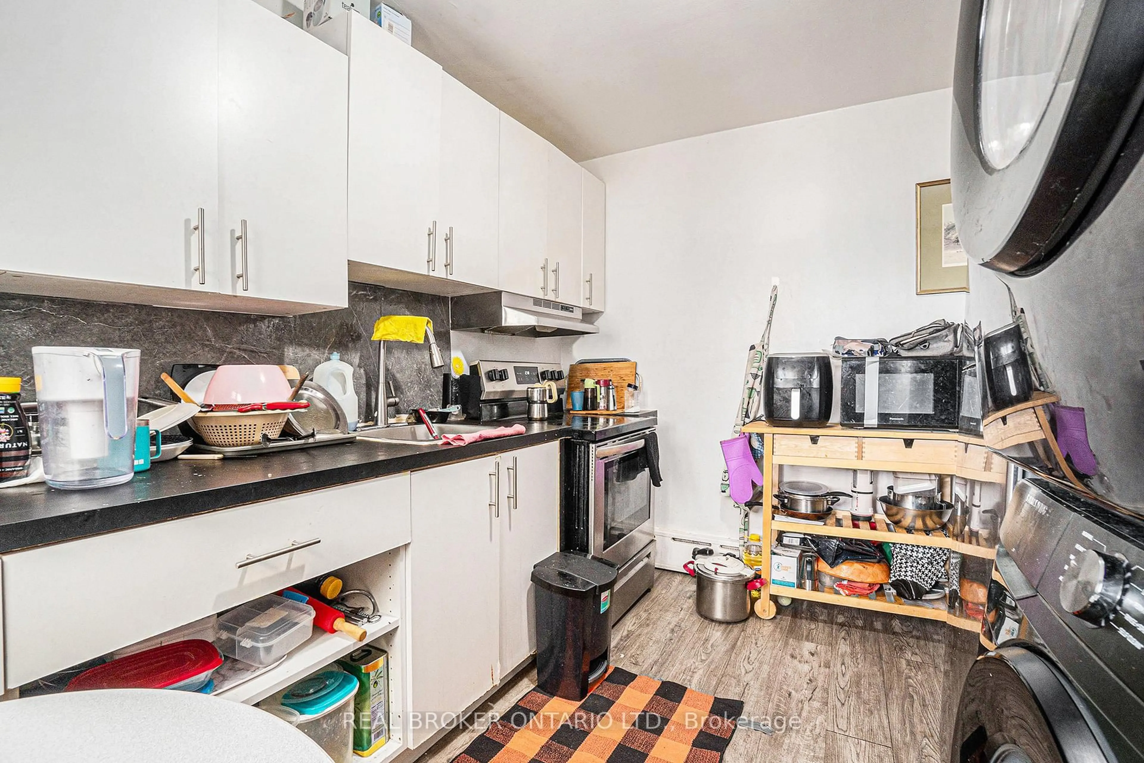 Standard kitchen, unknown for 295 St. Andrew St, Ottawa Ontario K1N 5G8