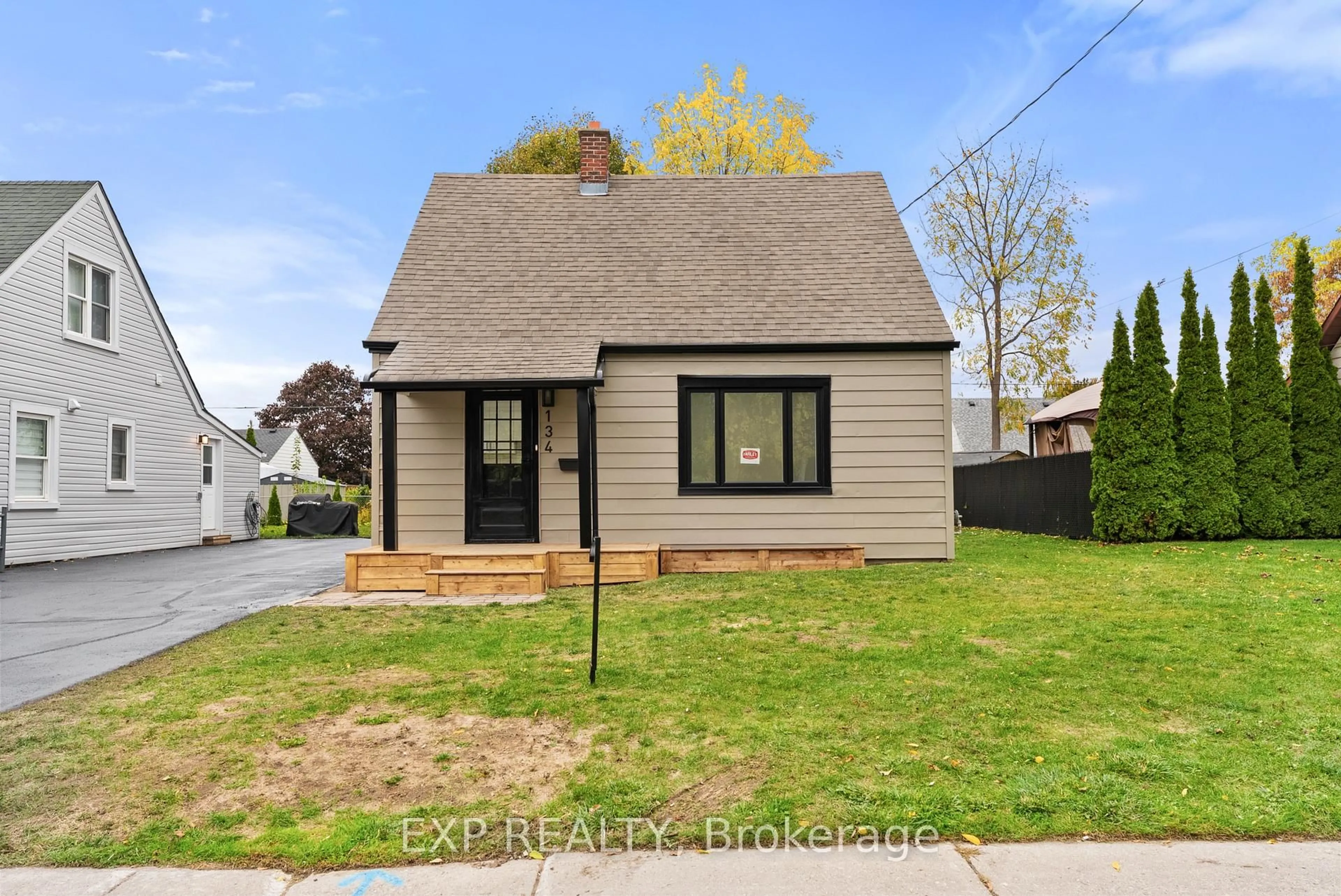 Home with vinyl exterior material, street for 134 Byron St, Quinte West Ontario K8V 2Y6