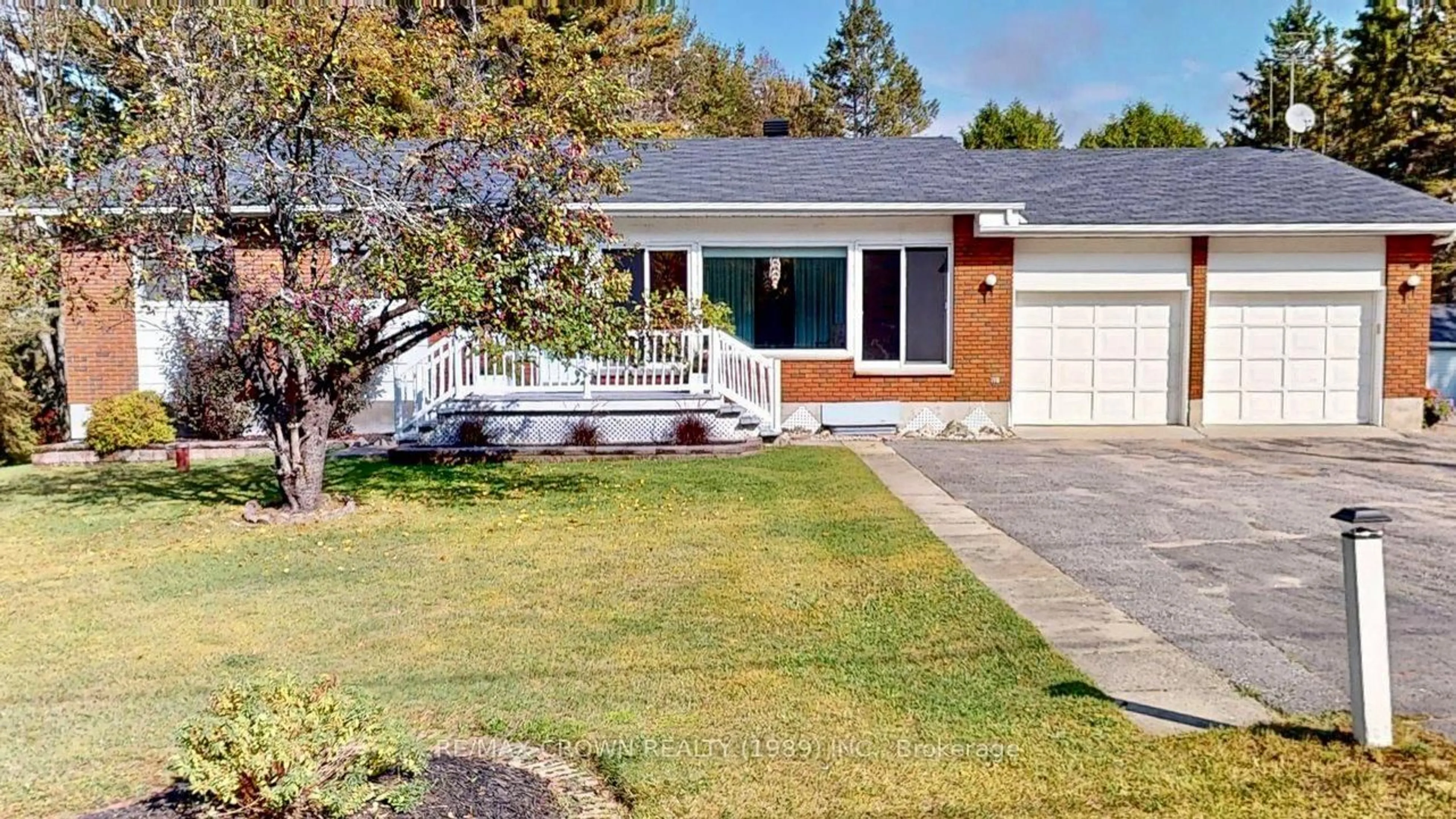 Home with vinyl exterior material, street for 370 Cedar Heights Rd, North Bay Ontario P1B 8G3