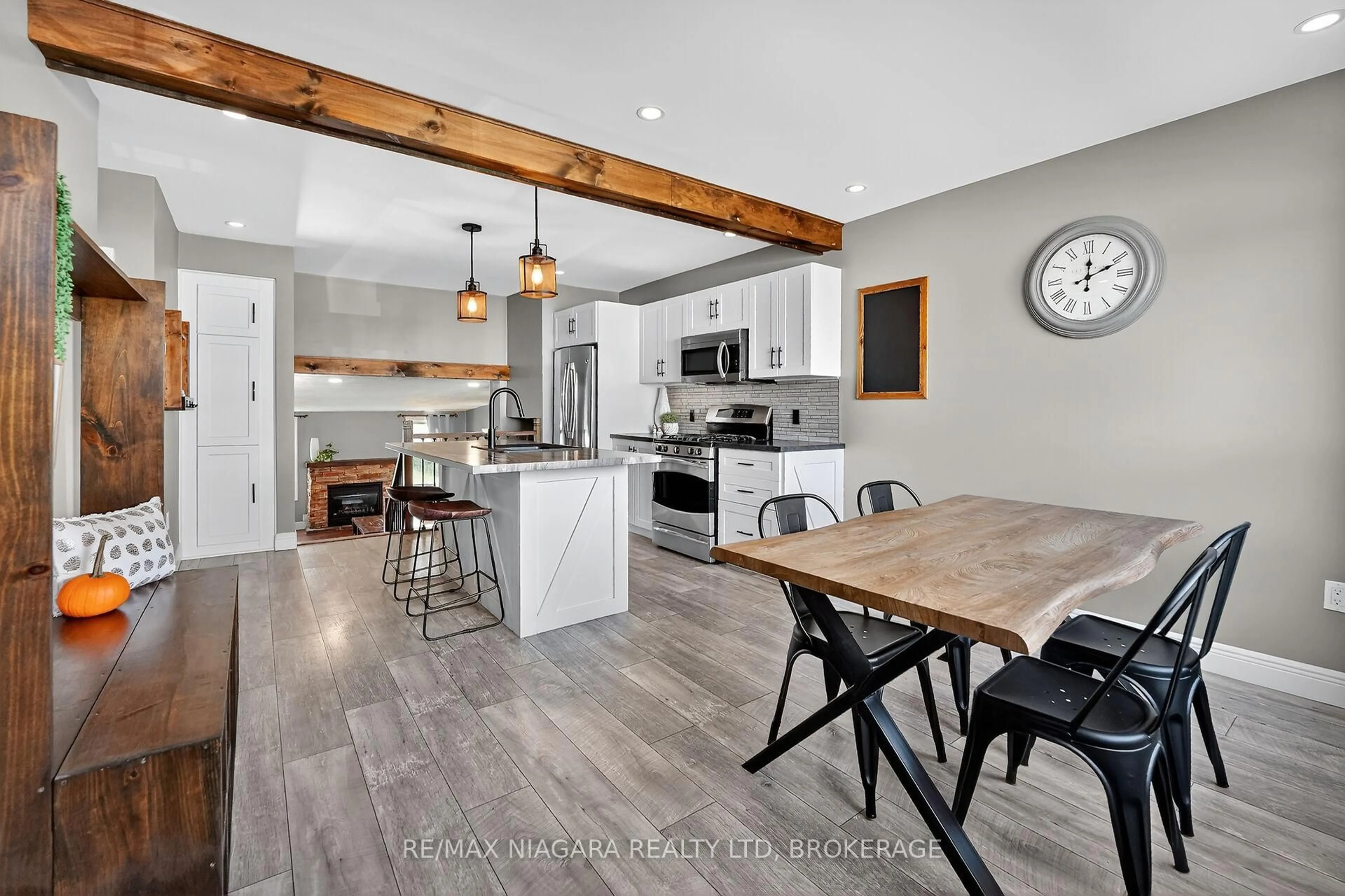 Open concept kitchen, unknown for 133 Johnston St, Port Colborne Ontario L3K 1G9