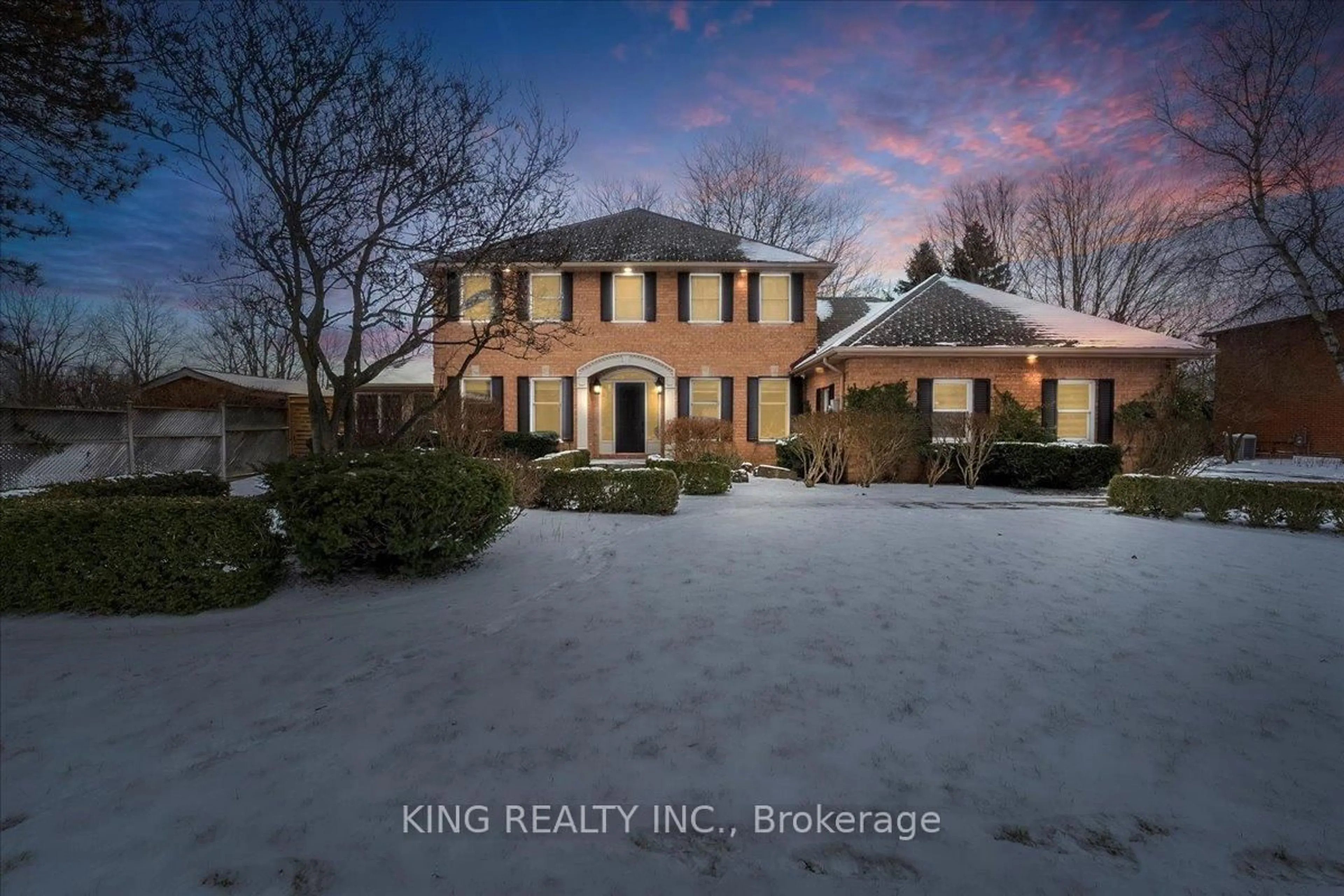 A pic from outside/outdoor area/front of a property/back of a property/a pic from drone, unknown for 16 Meander Clse, Hamilton Ontario L0R 1H1