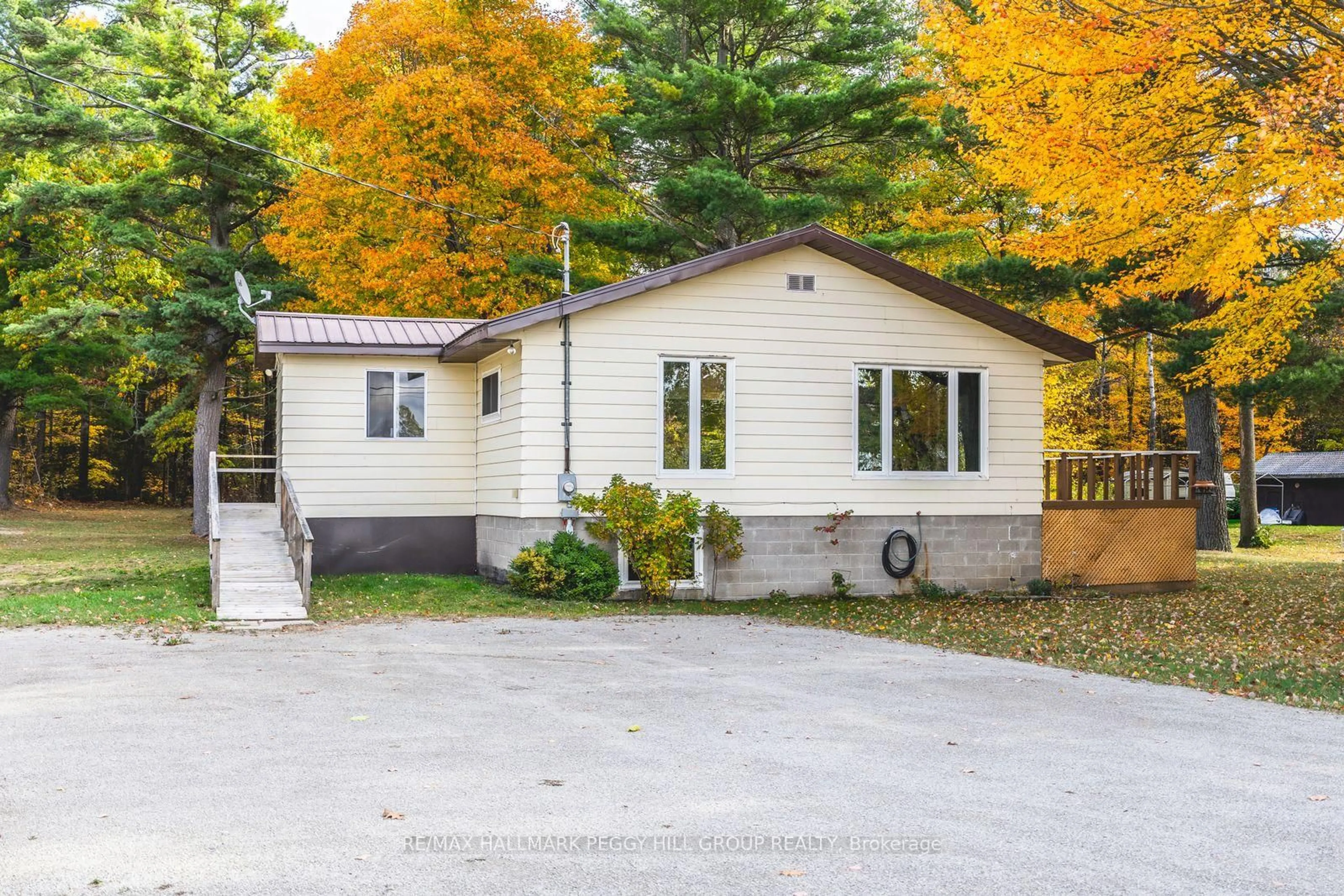 Home with vinyl exterior material, street for 332 Baxter Loop Rd, Georgian Bay Ontario L0K 1S0