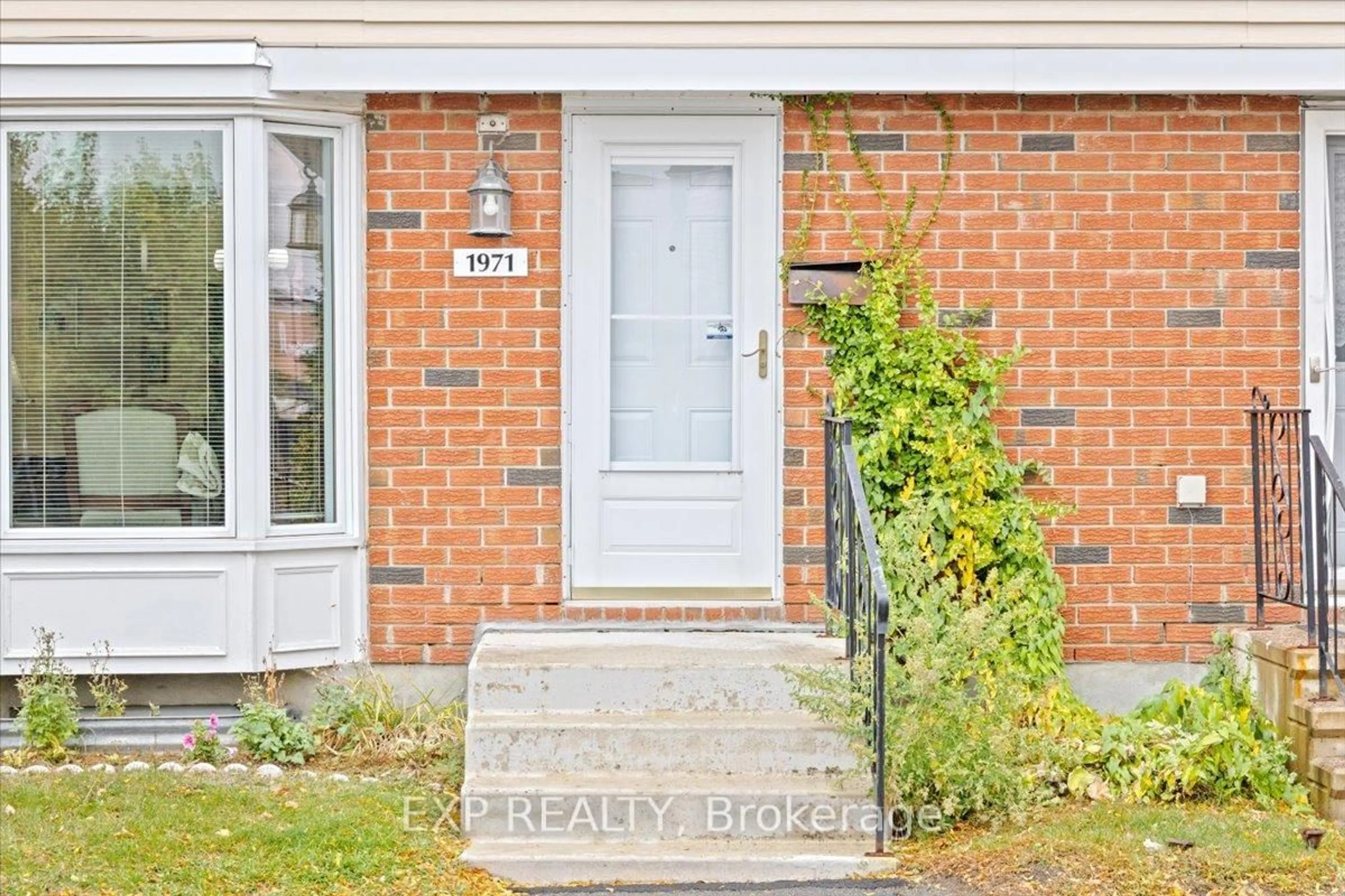 Unknown for 1971 Greenvale Lane, Ottawa Ontario K1C 6E3