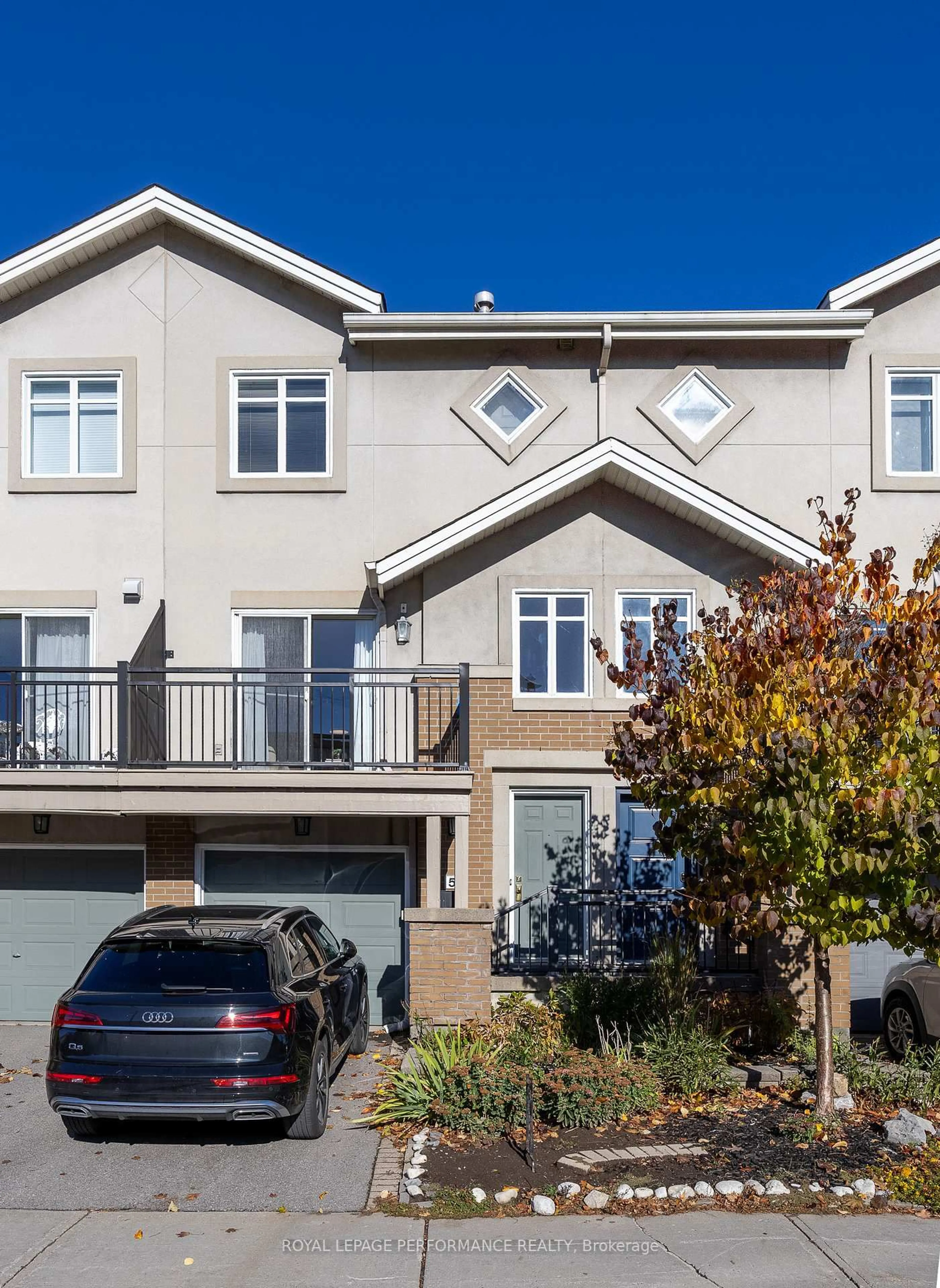 Home with vinyl exterior material, street for 59 Spencer St, Ottawa Ontario K1Y 4W8