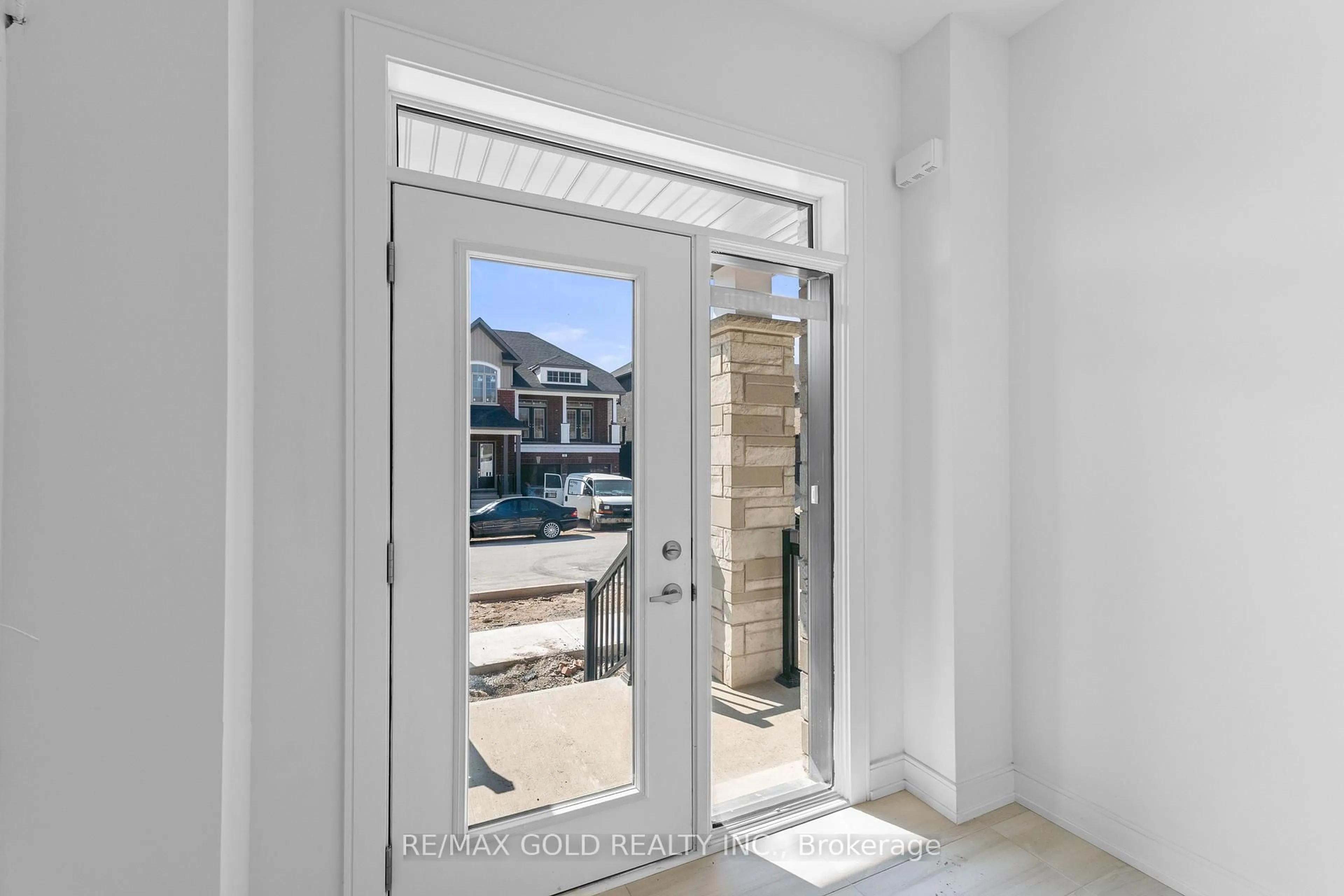 Indoor entryway for 31 Stanley Leitch Dr, Erin Ontario N0B 1T0