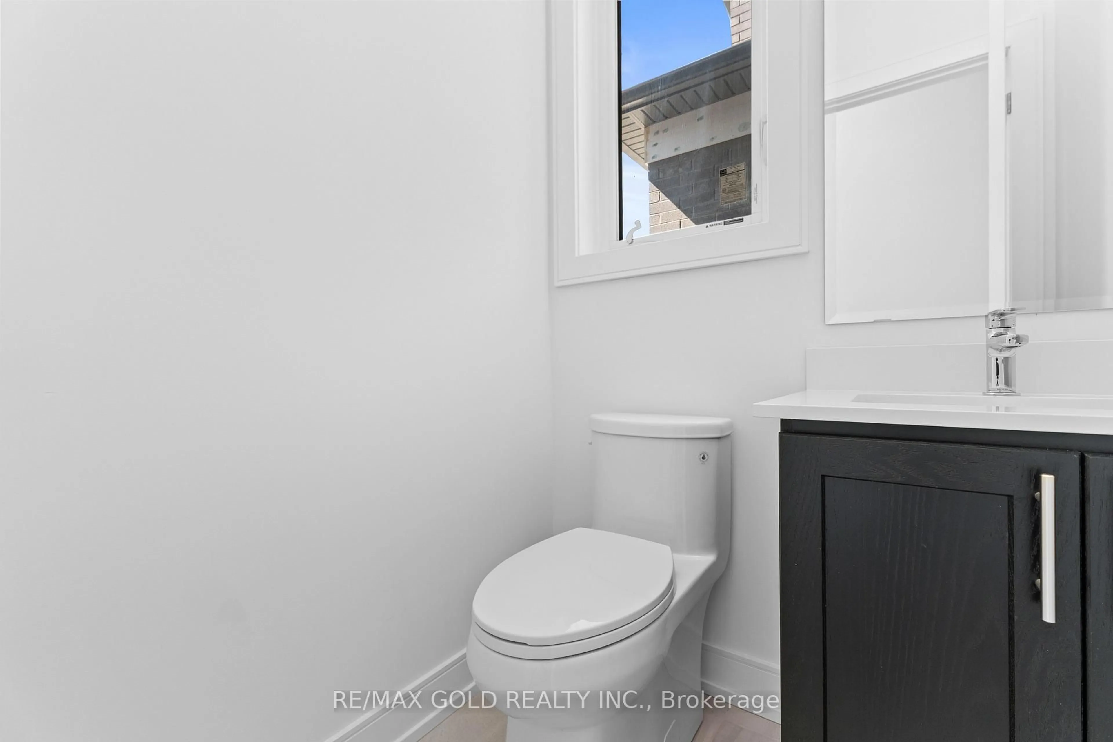Standard bathroom, unknown for 31 Stanley Leitch Dr, Erin Ontario N0B 1T0