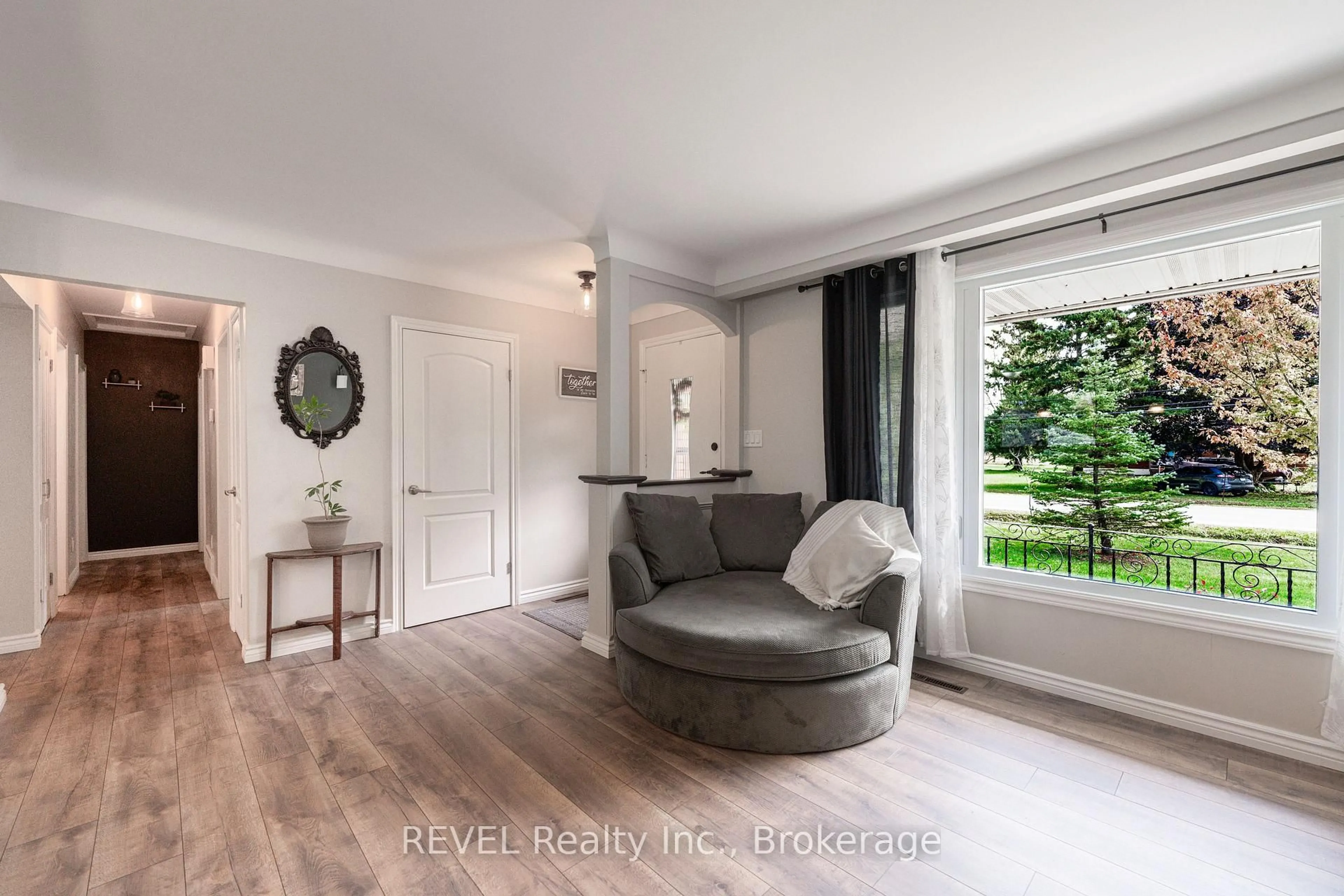 Living room with furniture, unknown for 164 Diltz Rd, Haldimand Ontario N1A 2V8