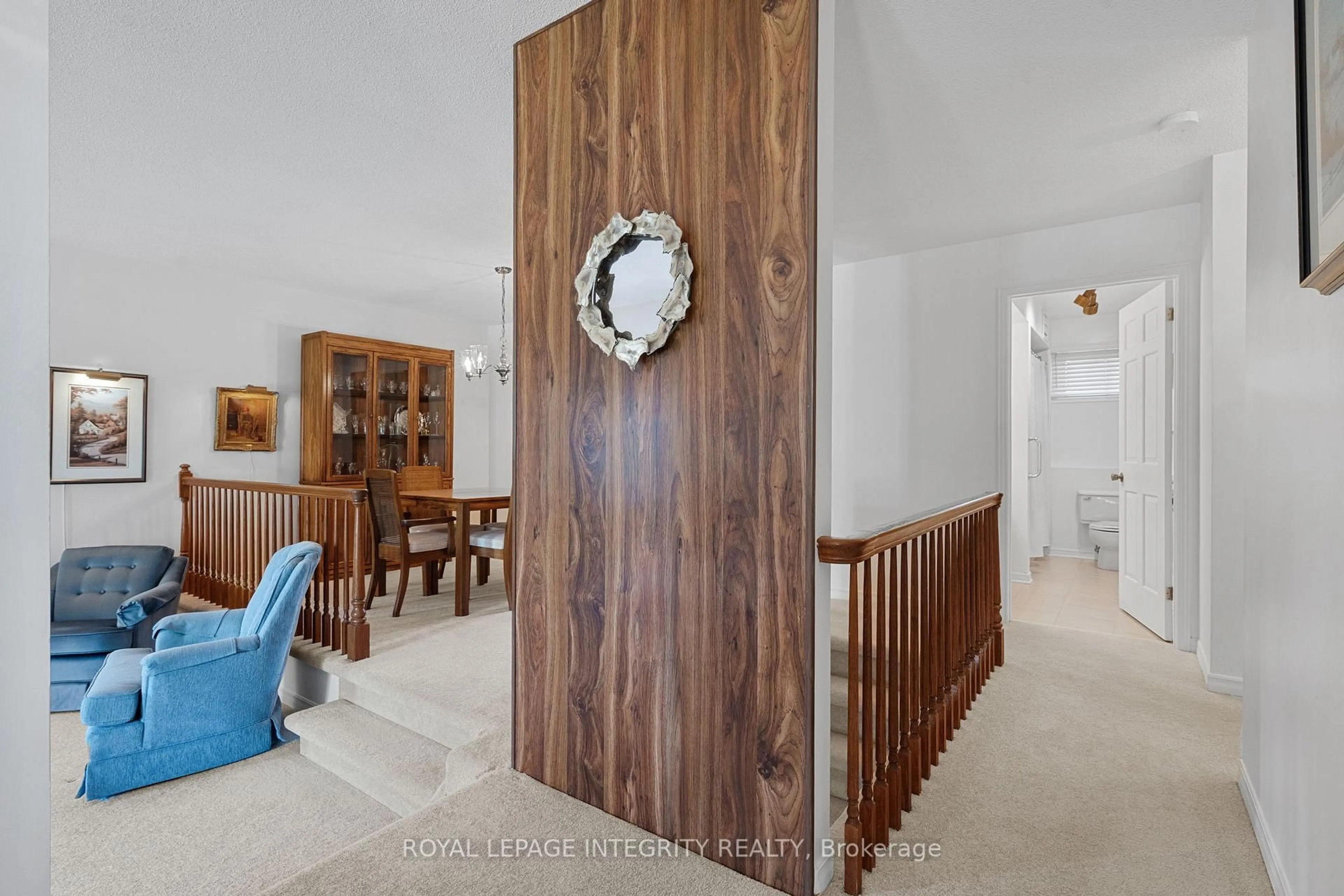 Indoor foyer for 12 Wynford Ave, Ottawa Ontario K2G 3Z3