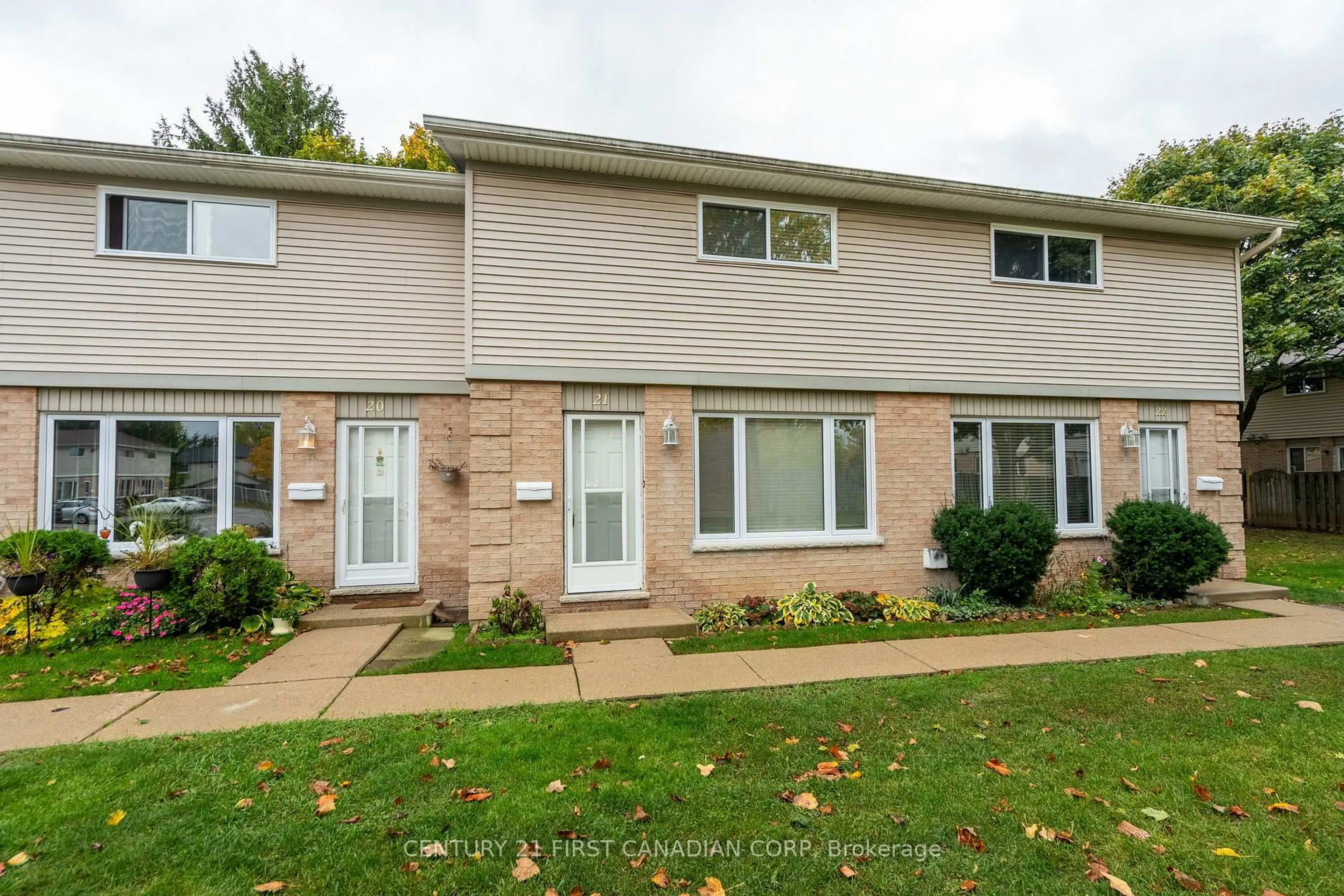 Home with vinyl exterior material, street for 320 Westminster Ave #21, London South Ontario N6C 5H5