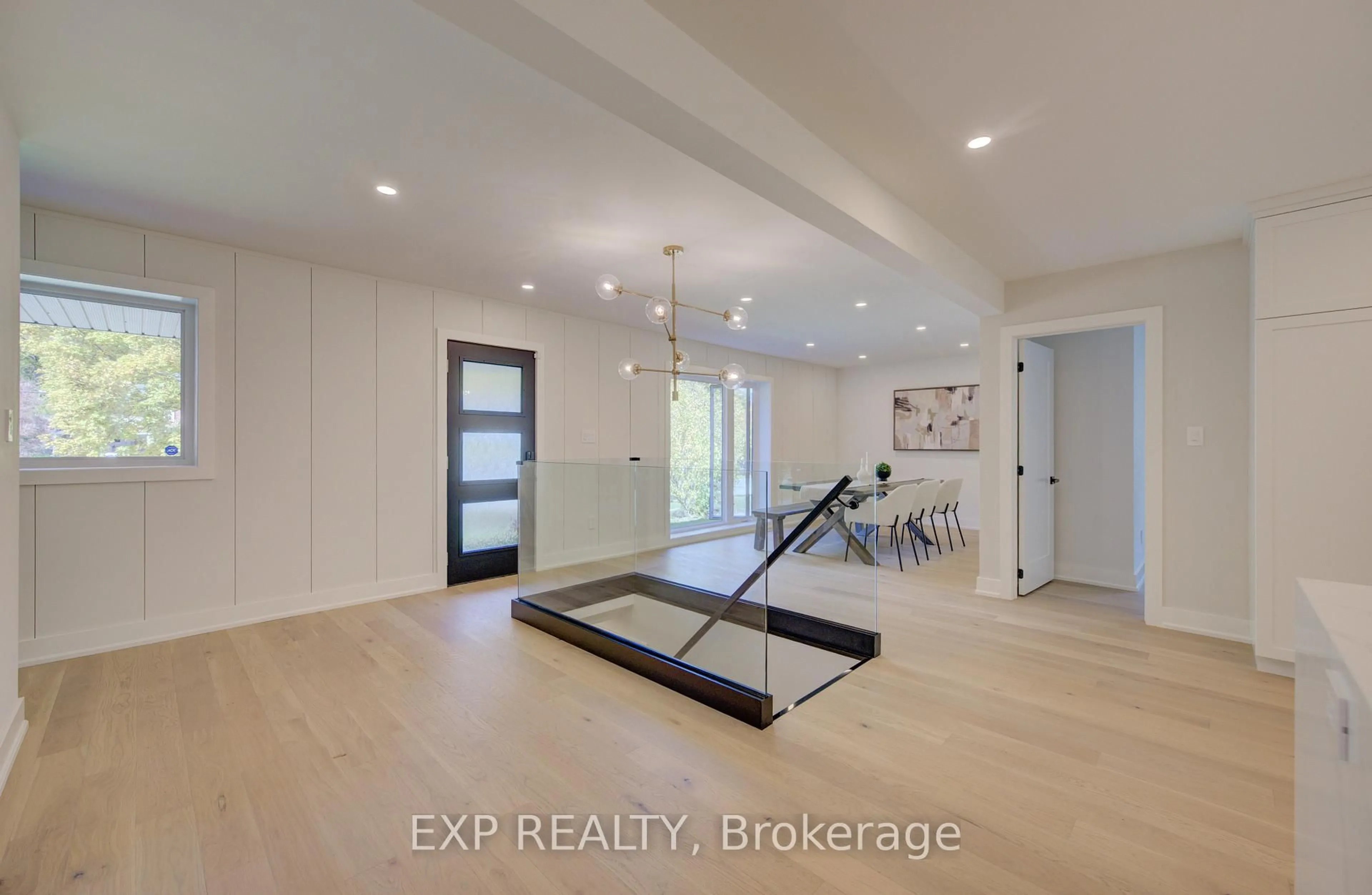 Indoor entryway for 919 Union St, Kitchener Ontario N2H 6J3