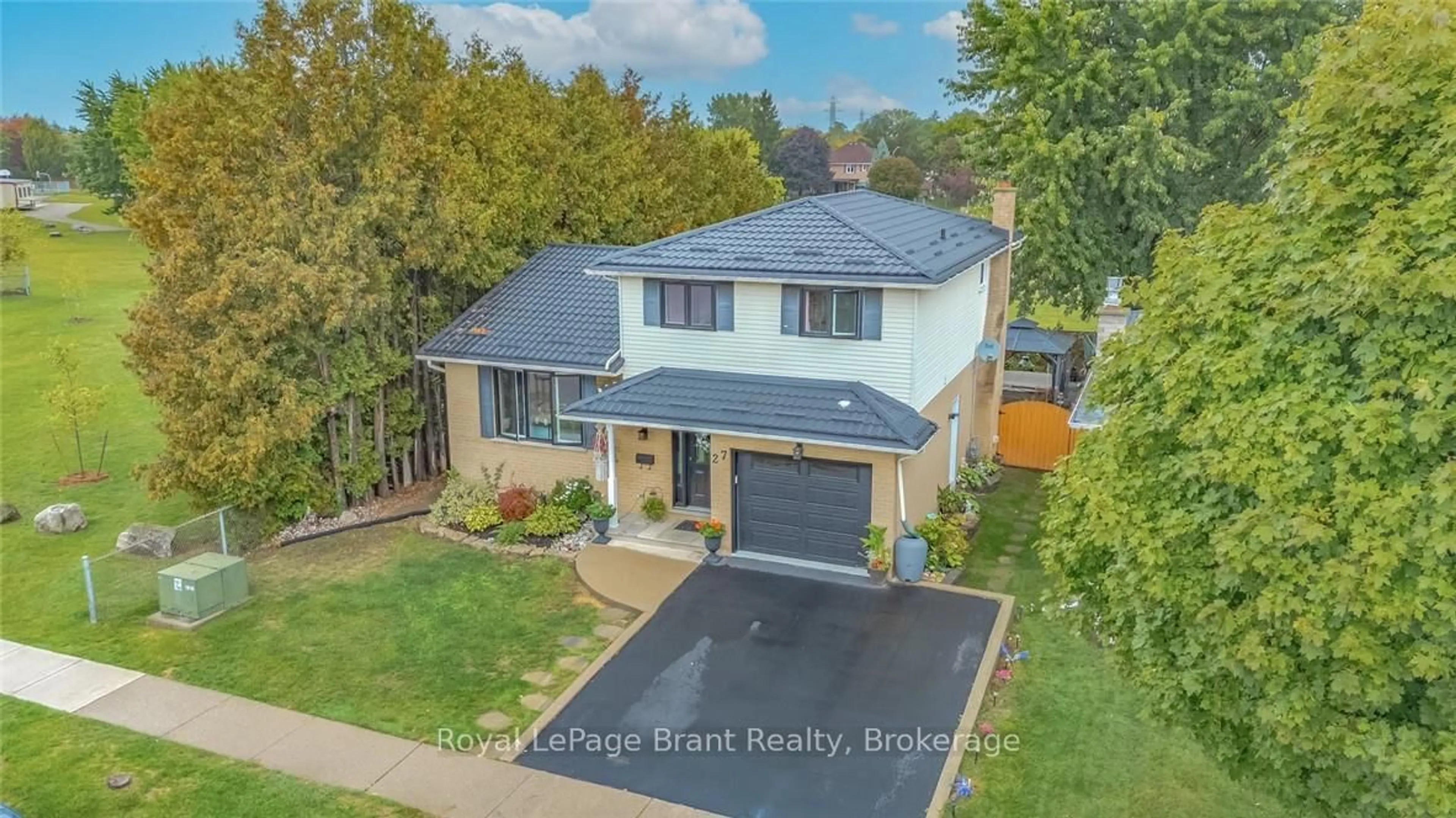 A pic from outside/outdoor area/front of a property/back of a property/a pic from drone, street for 27 Gillin Rd, Brantford Ontario N3P 1T6