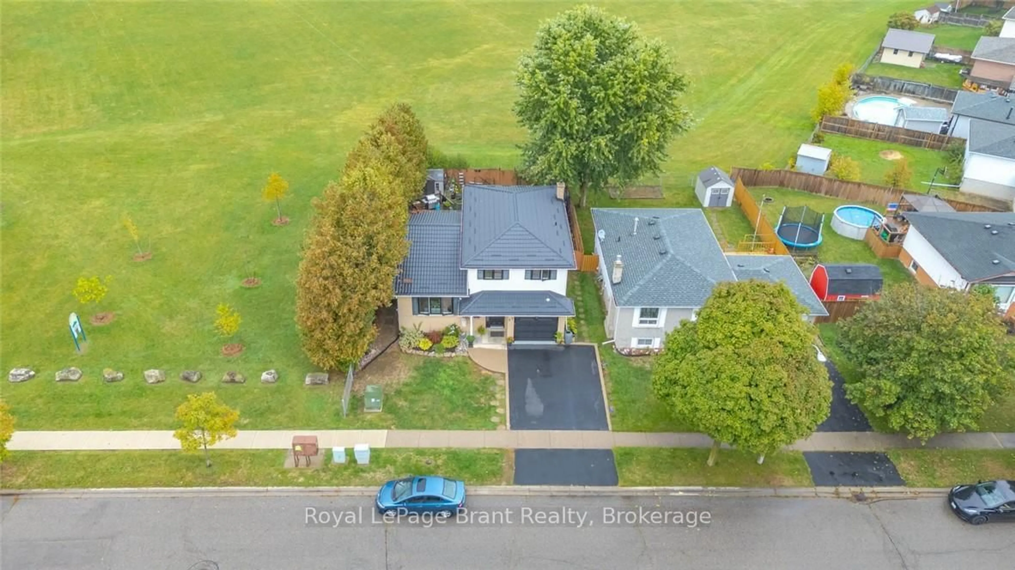 A pic from outside/outdoor area/front of a property/back of a property/a pic from drone, street for 27 Gillin Rd, Brantford Ontario N3P 1T6