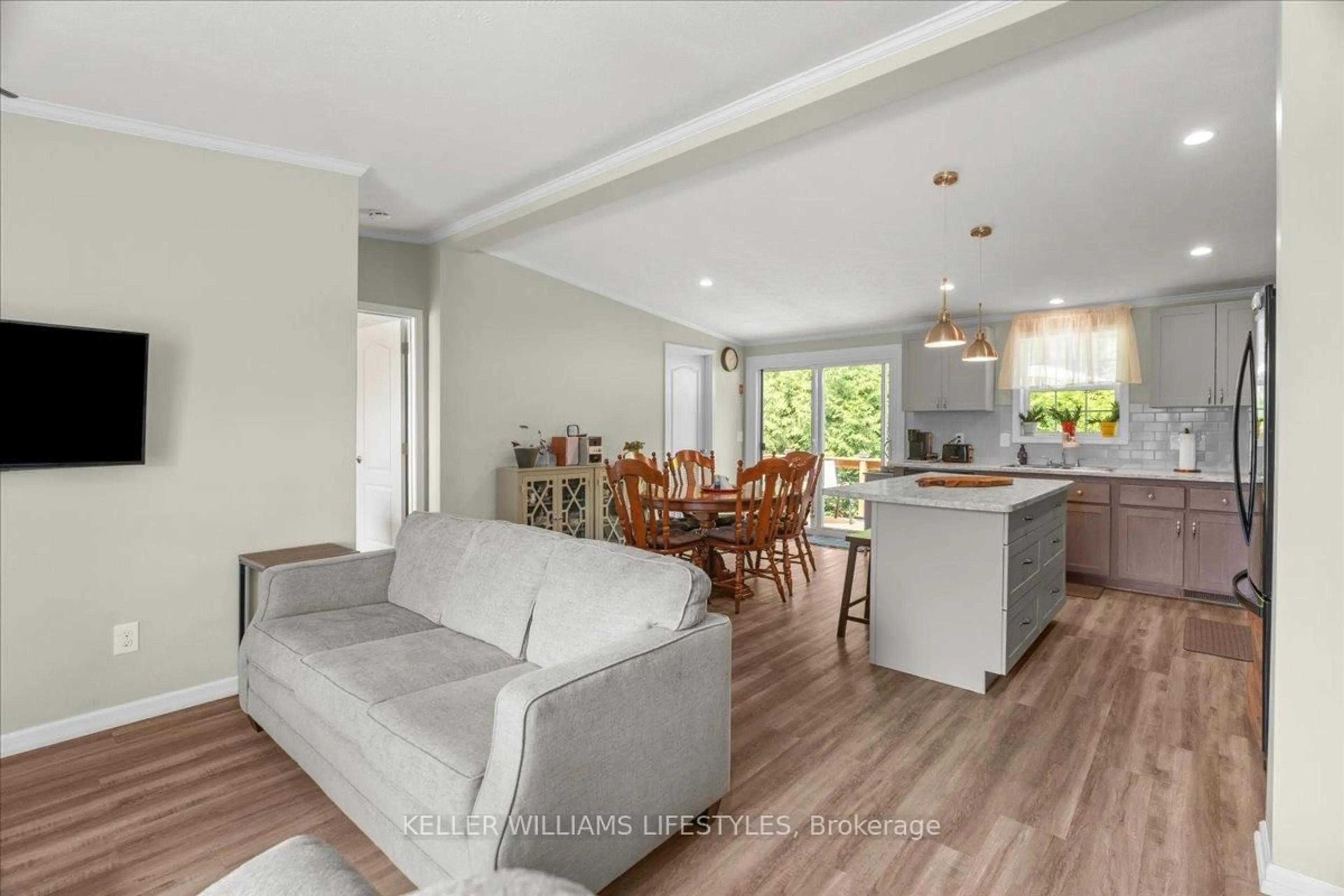 Open concept kitchen, wood/laminate floor for 13 Kellestine Dr, Strathroy-Caradoc Ontario N7G 0C5