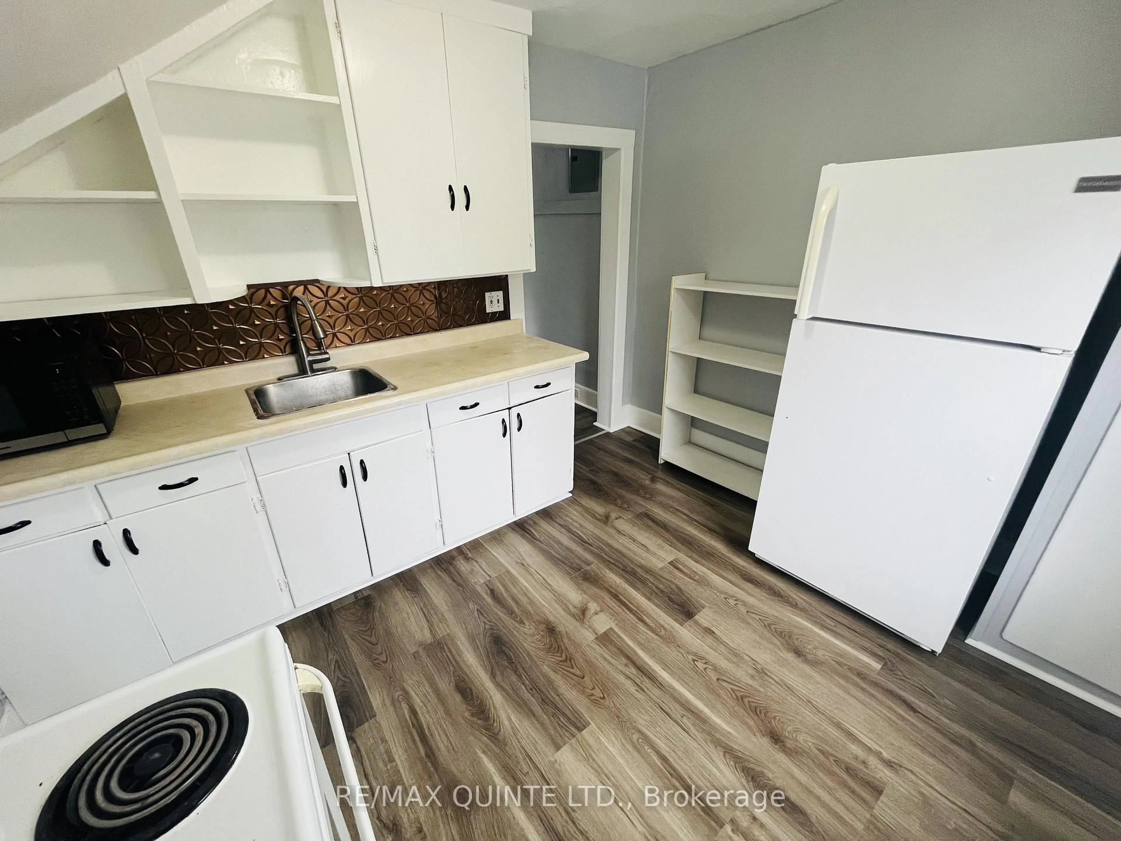 Unknown for 73/75 QUEEN St, Belleville Ontario K8N 3M3