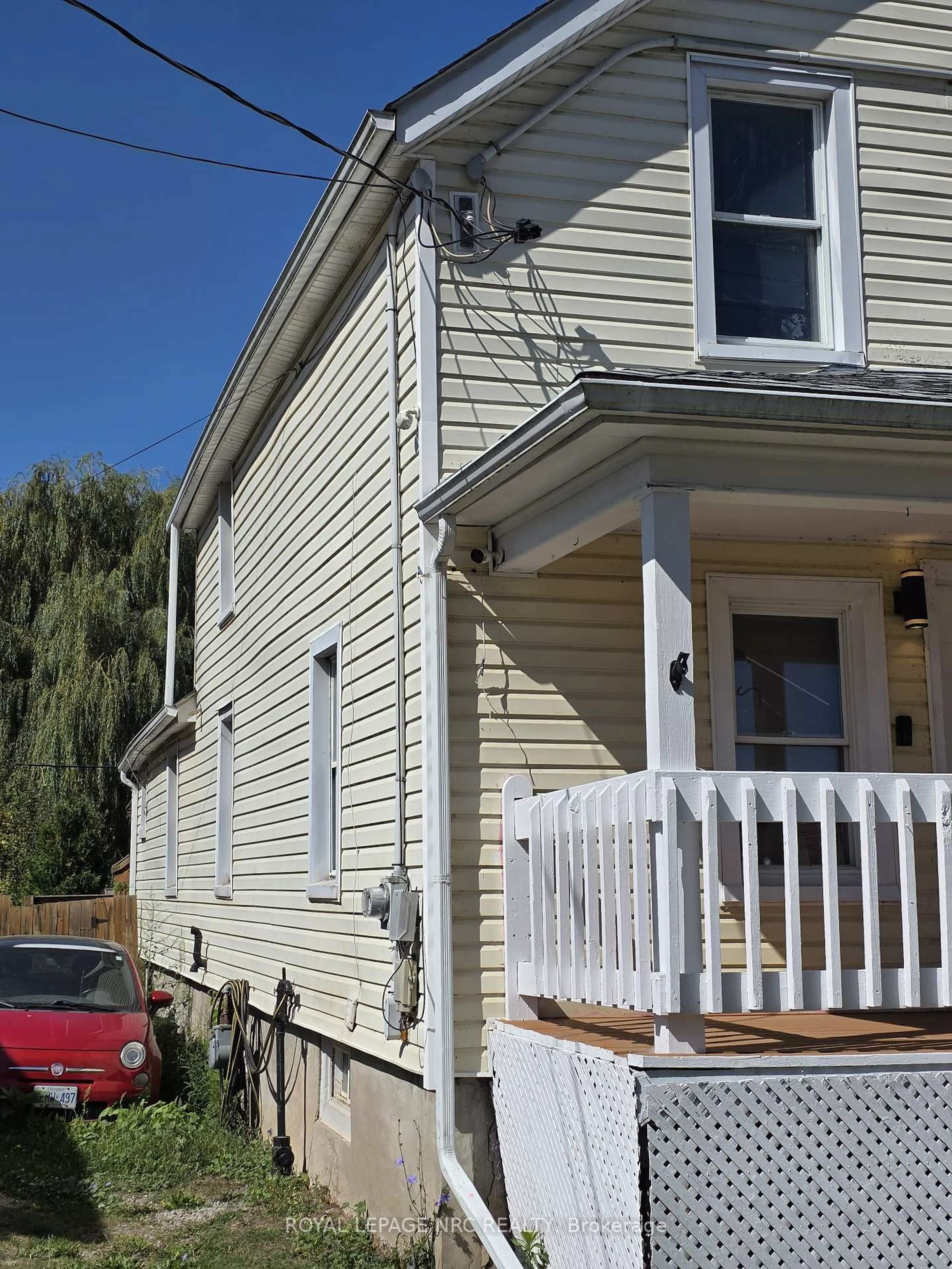 Home with vinyl exterior material, street for 154 Fares St, Port Colborne Ontario L3K 1W2