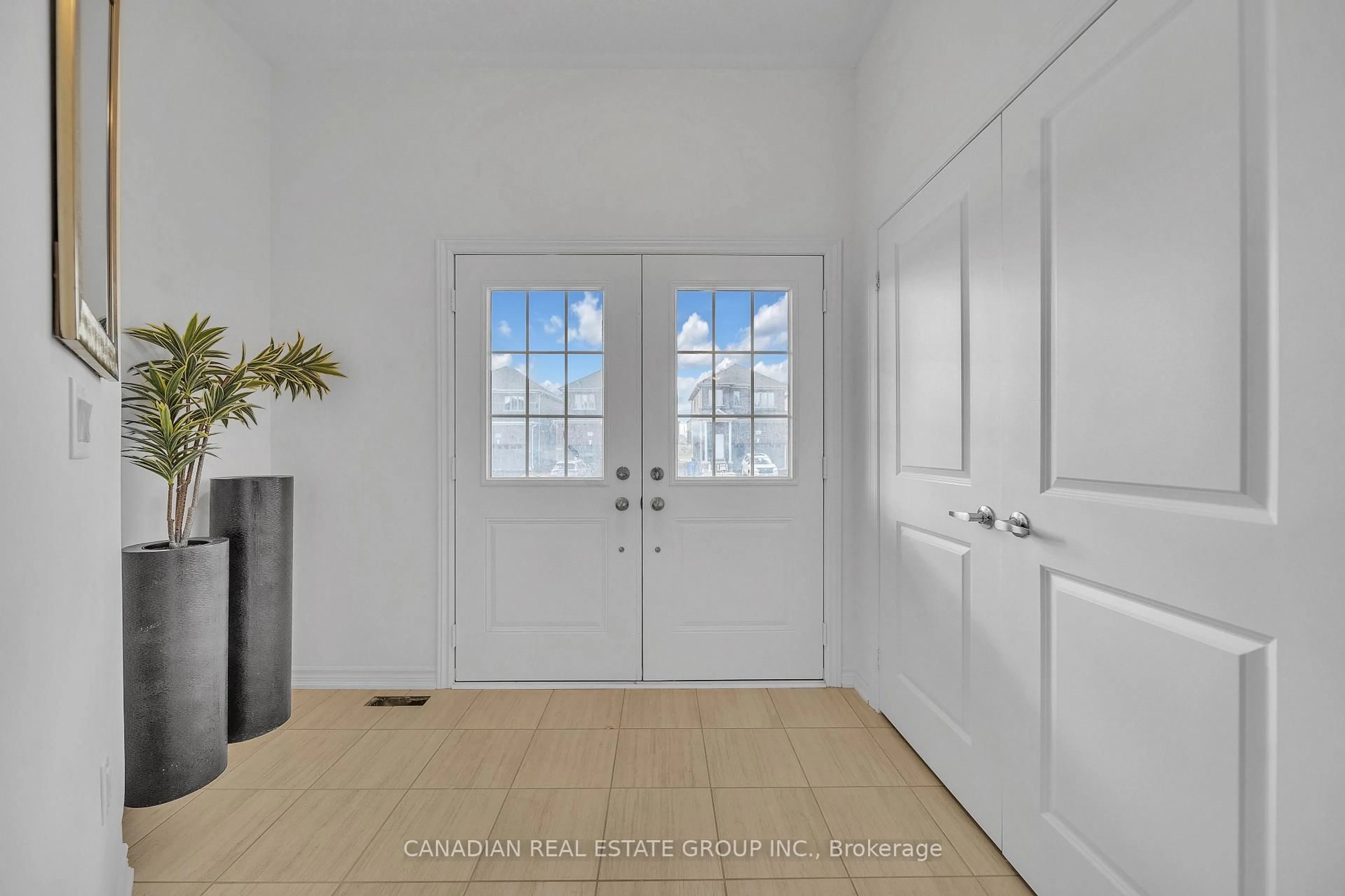 Indoor entryway for 436 Vandusen Ave, Southgate Ontario N0C 1B0