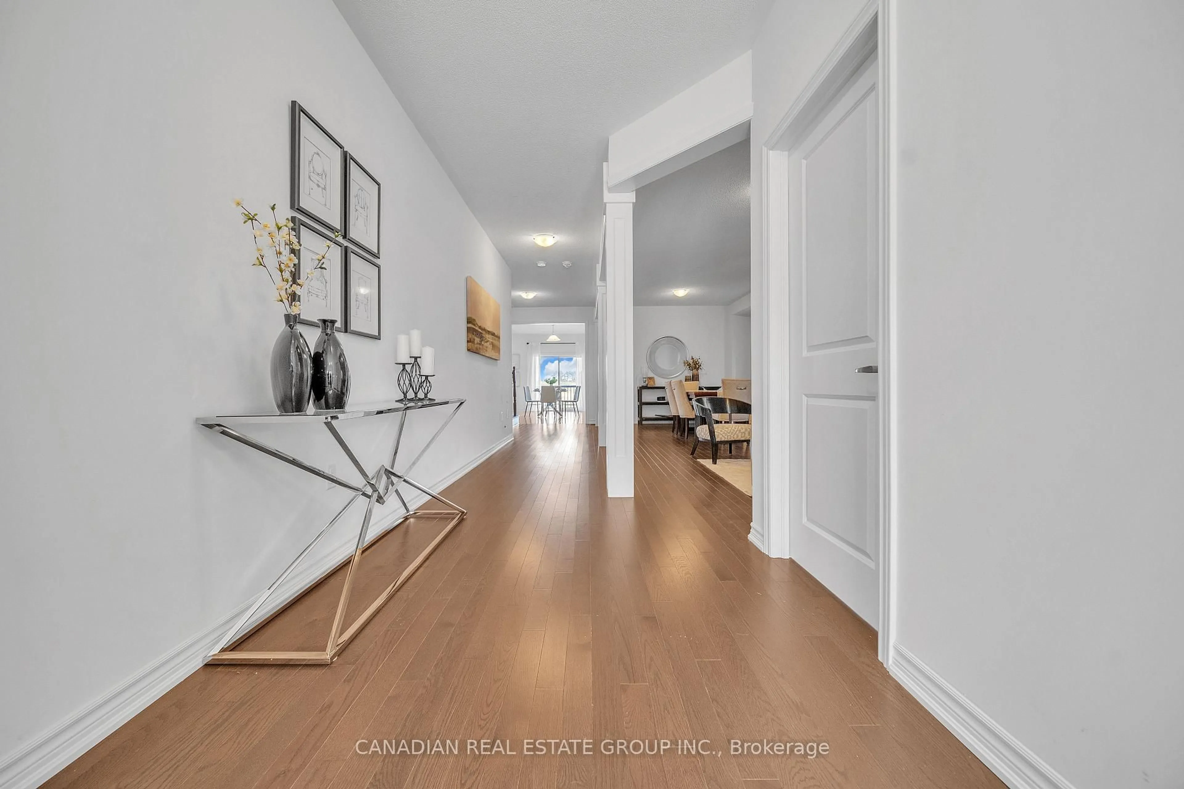Indoor entryway for 436 Vandusen Ave, Southgate Ontario N0C 1B0