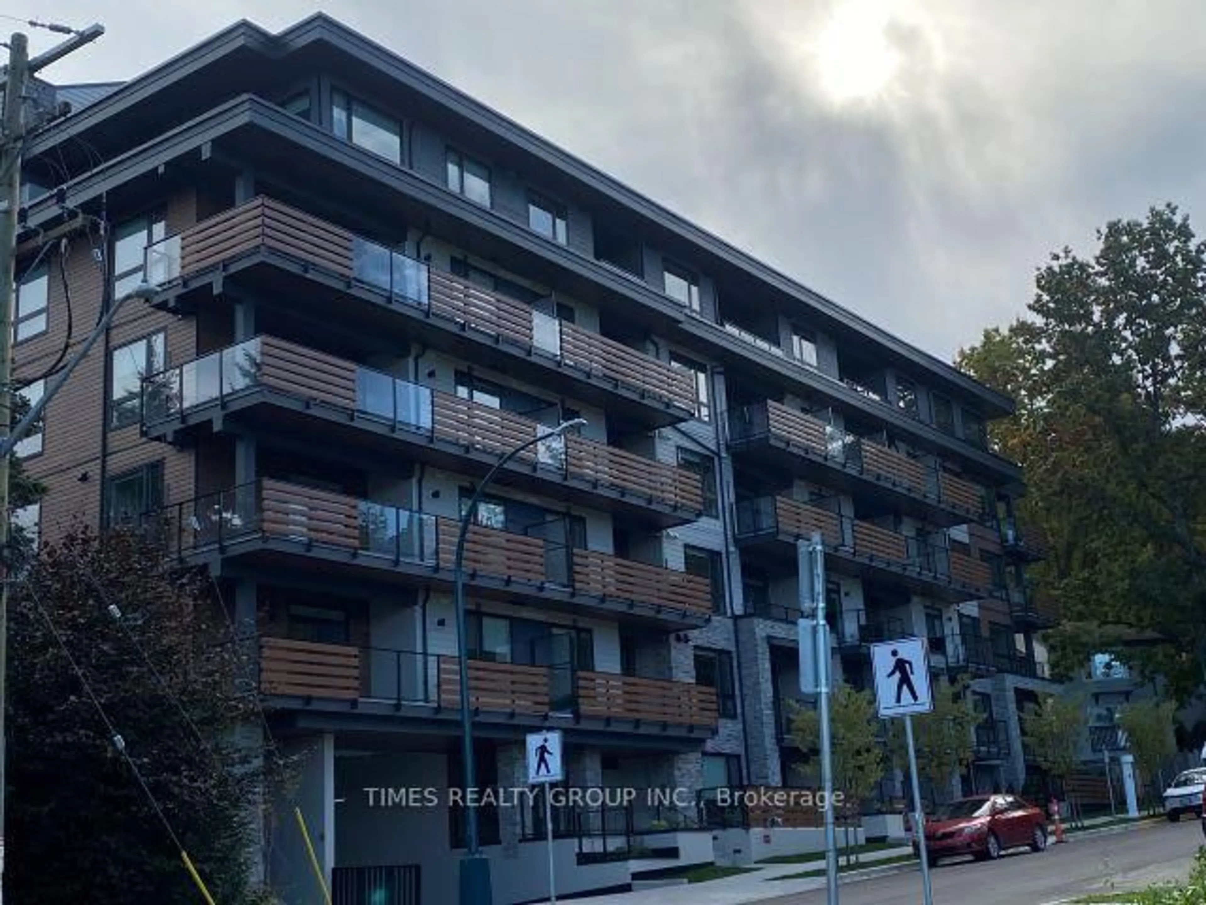 A pic from outside/outdoor area/front of a property/back of a property/a pic from drone, building for 150 James Rd #404, Out of Area British Columbia V3H 0N7