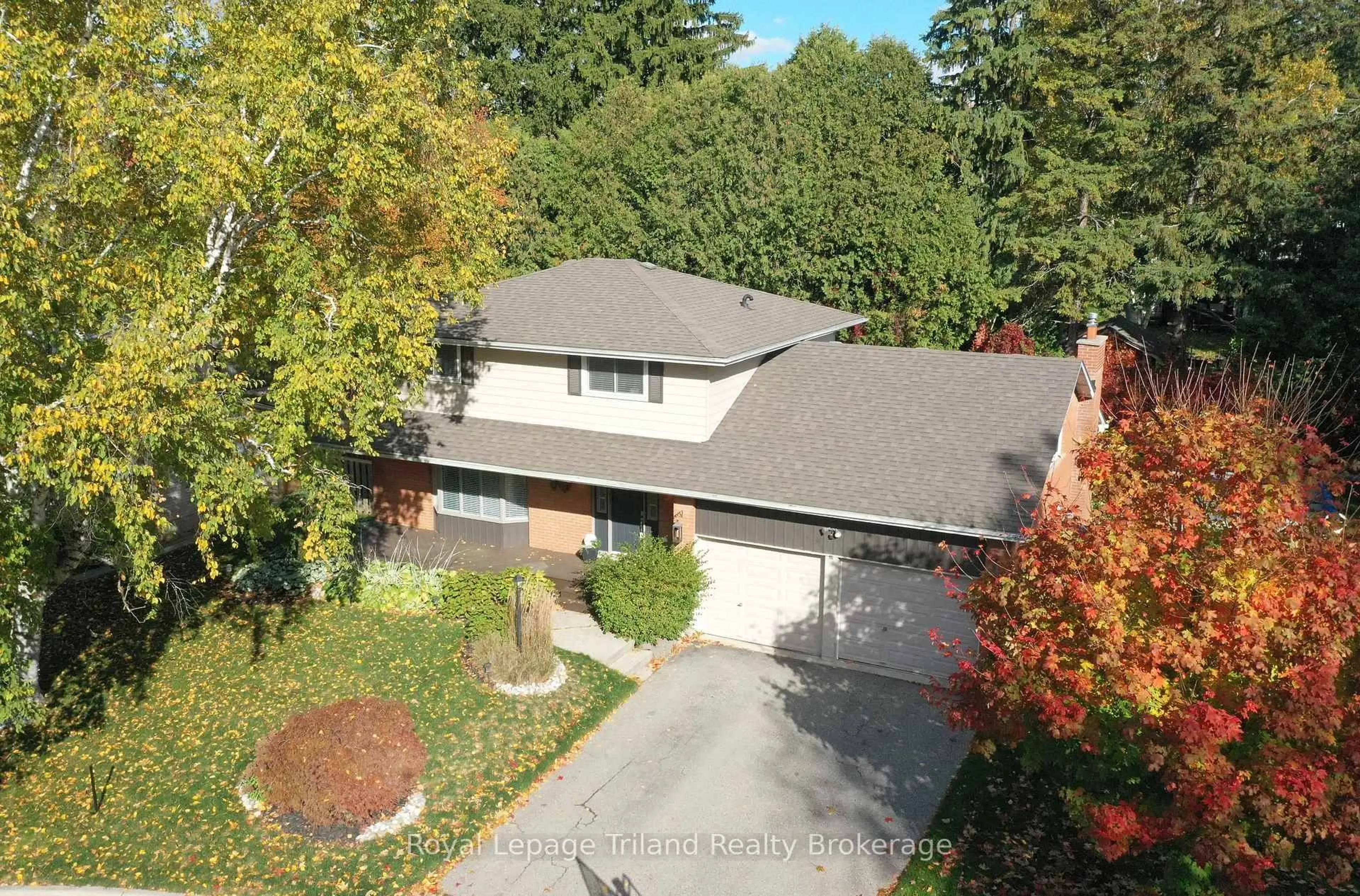 A pic from outside/outdoor area/front of a property/back of a property/a pic from drone, street for 444 Lee Ave, Woodstock Ontario N4S 6Y3