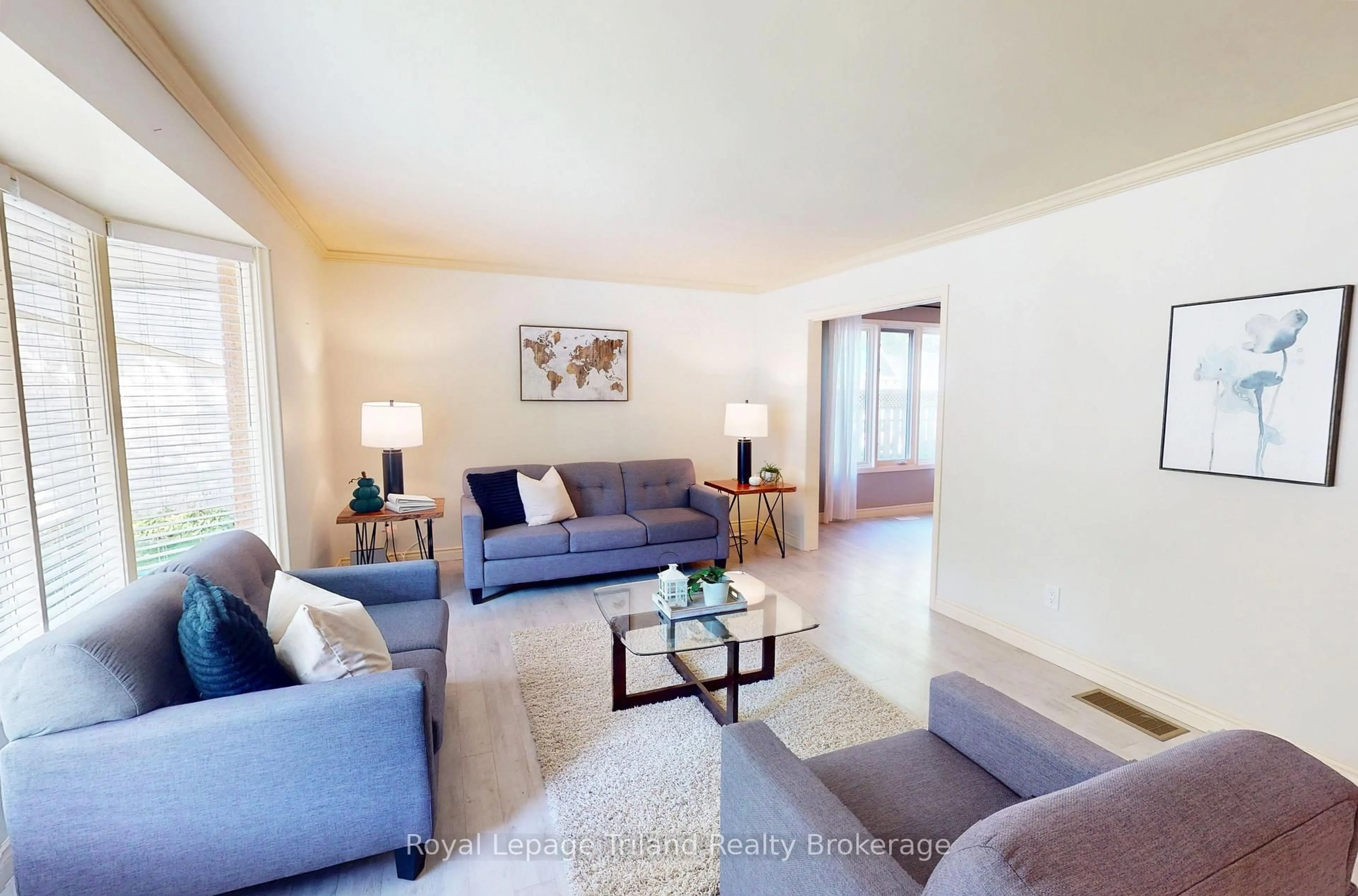 Living room with furniture, unknown for 444 Lee Ave, Woodstock Ontario N4S 6Y3