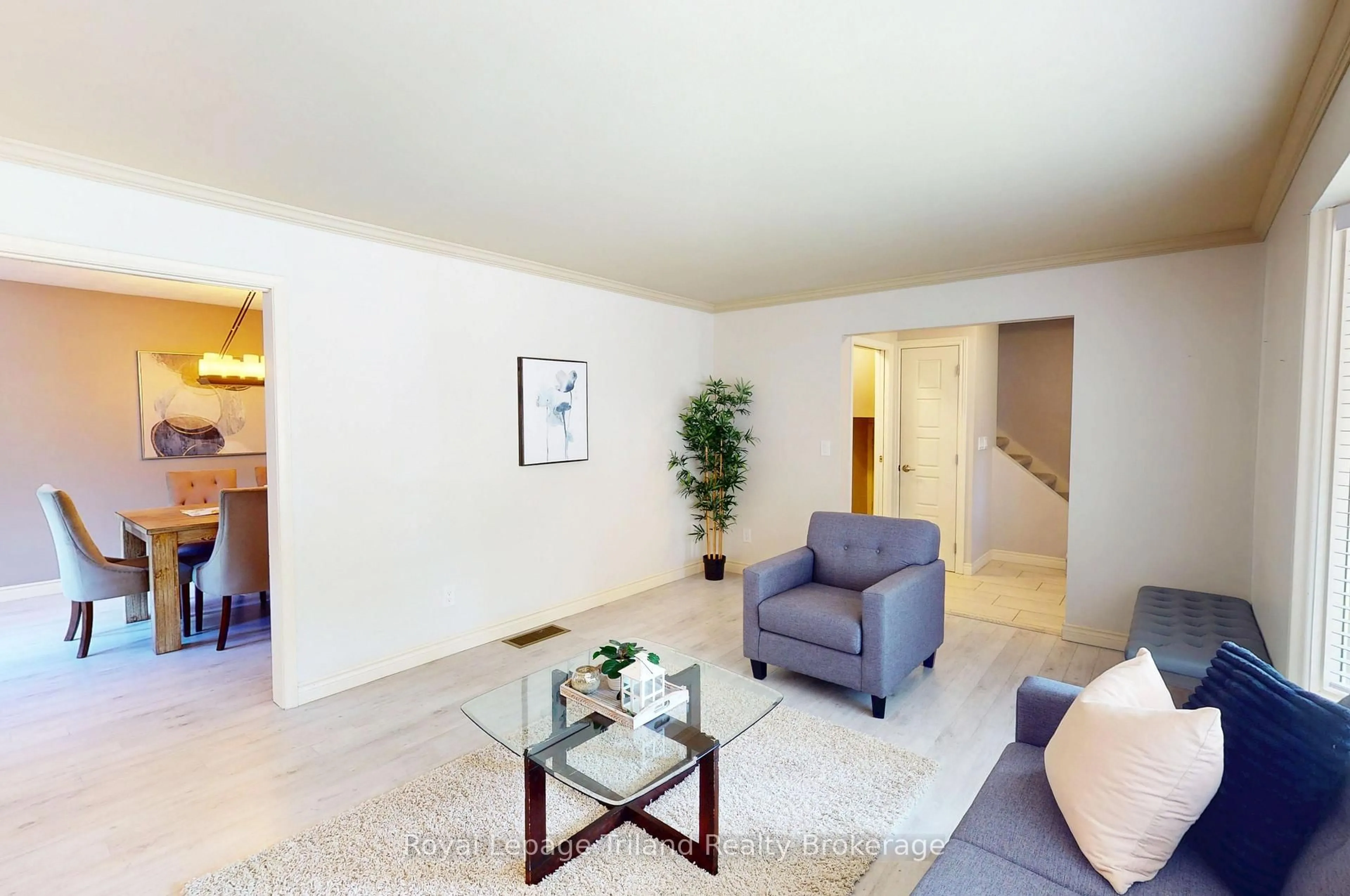 Living room with furniture, unknown for 444 Lee Ave, Woodstock Ontario N4S 6Y3