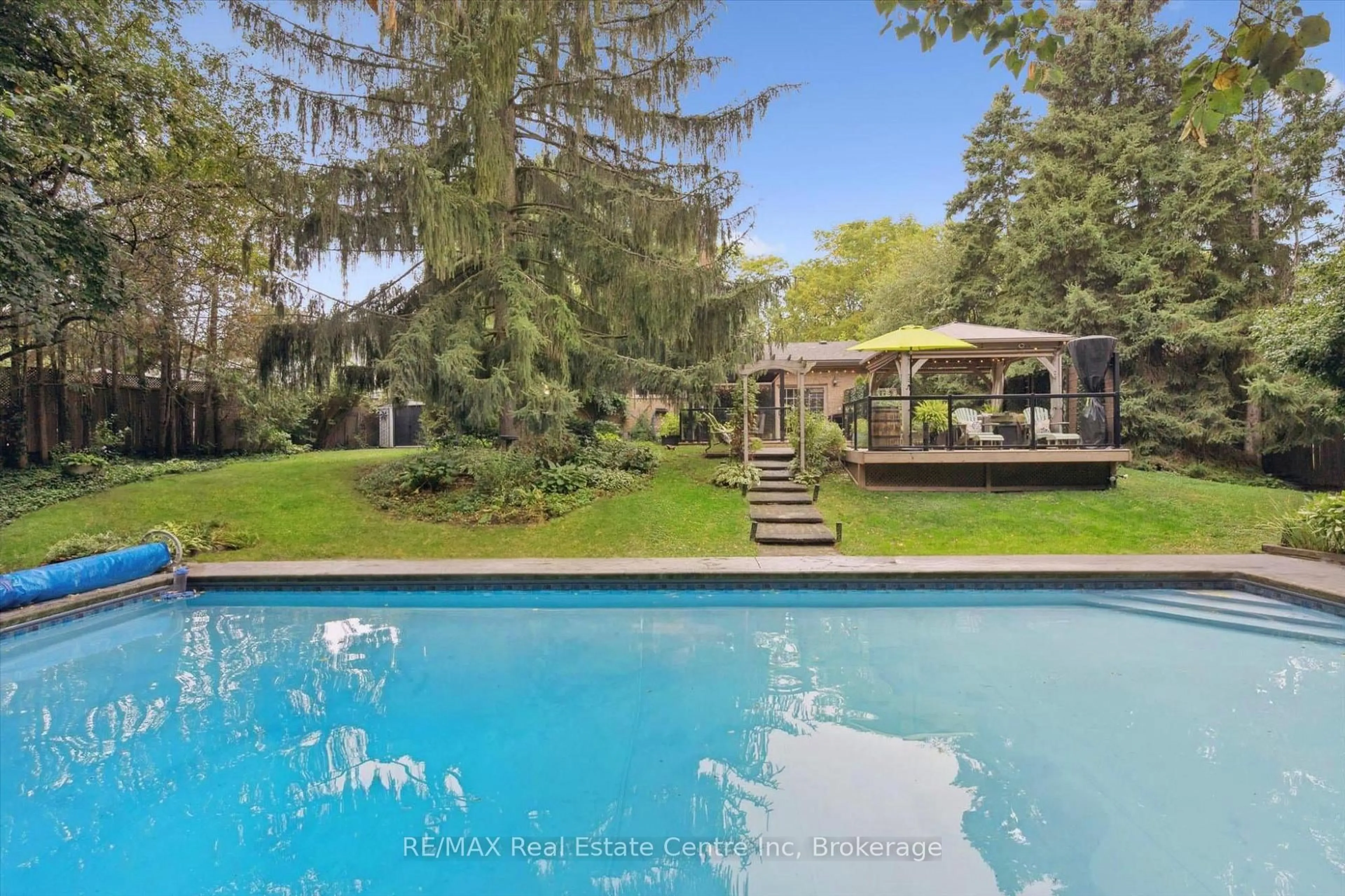 Pool for 4 Berkley Pl, Guelph Ontario N1E 1E6