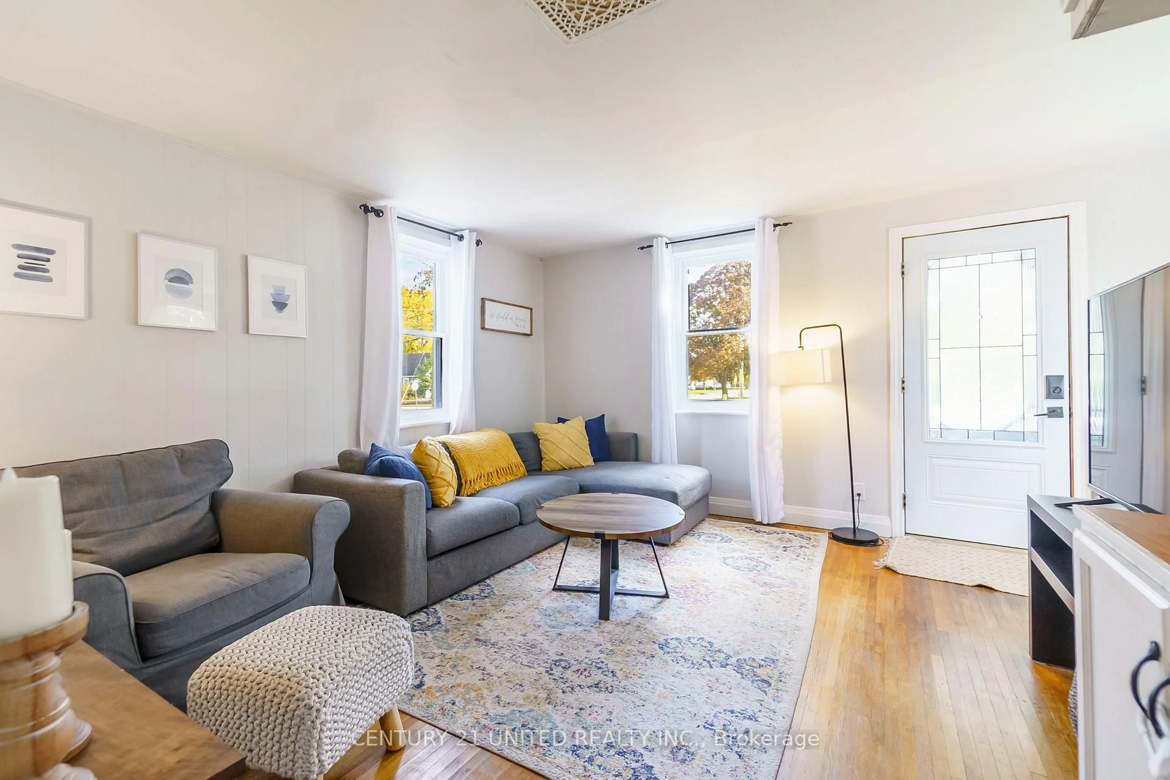 Living room with furniture, unknown for 120 Elgin St, Kawartha Lakes Ontario K9V 3W9