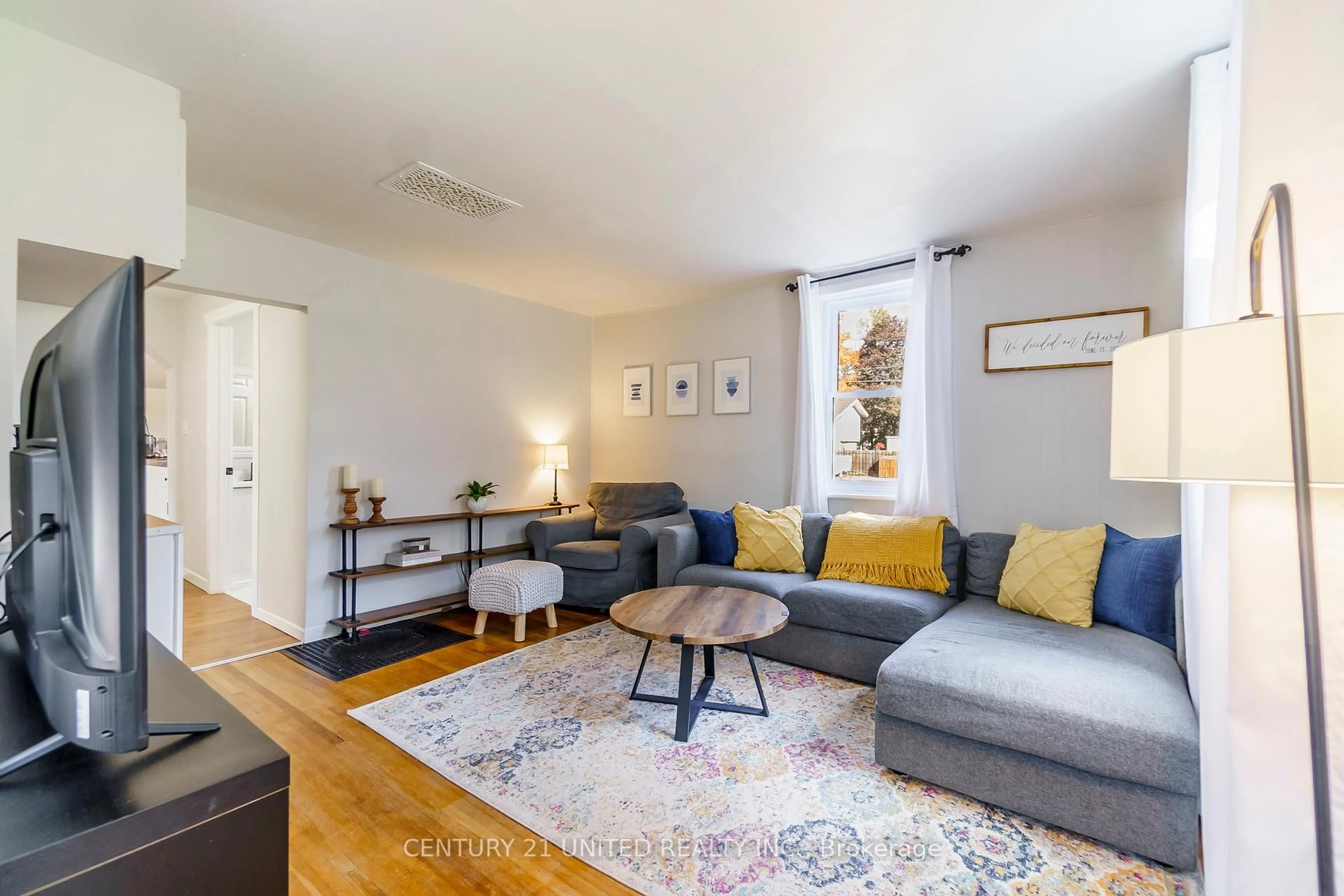 Living room with furniture, unknown for 120 Elgin St, Kawartha Lakes Ontario K9V 3W9