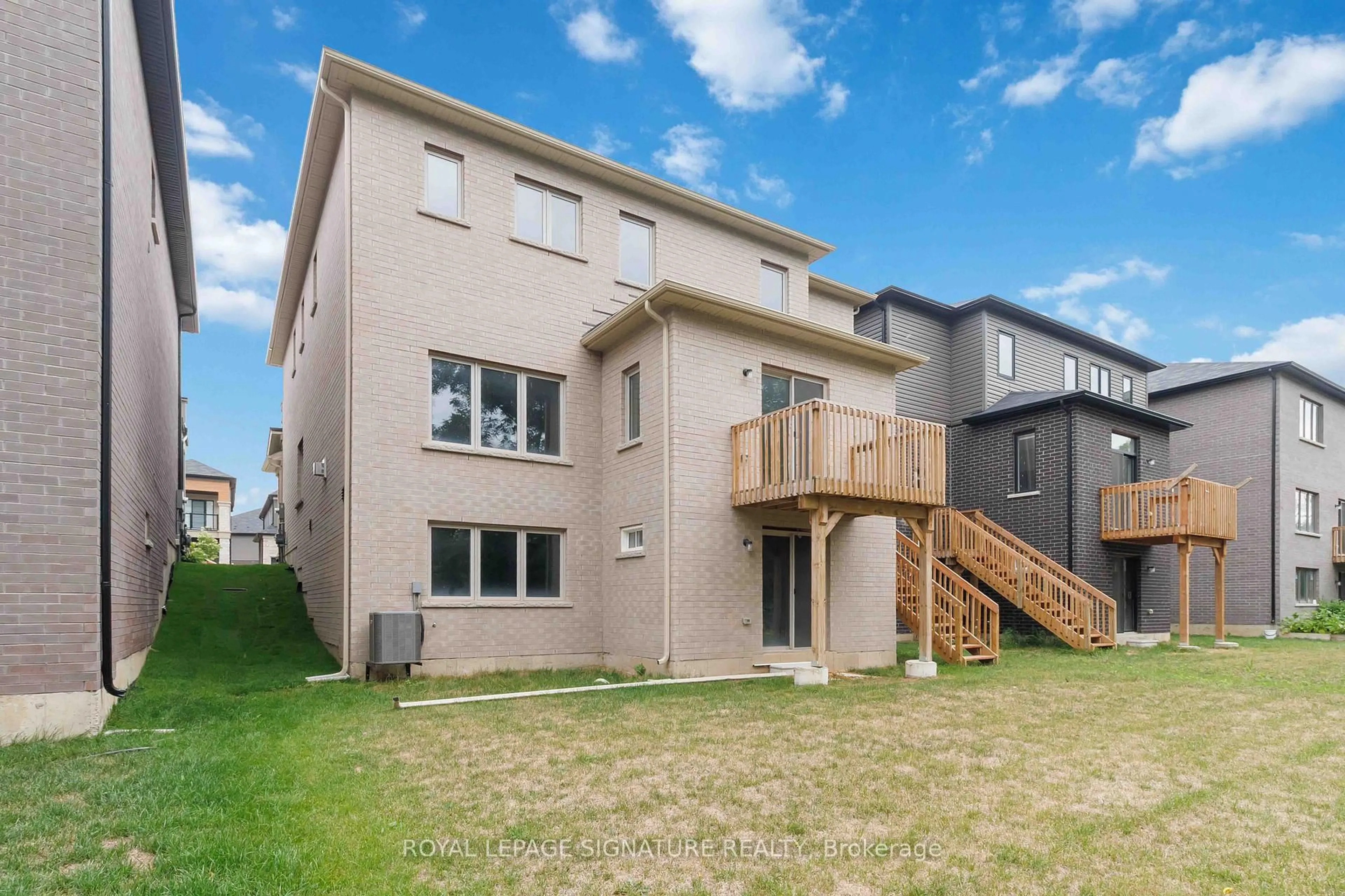 Patio, street for 29 Stauffer Rd, Brantford Ontario N3V 0B2