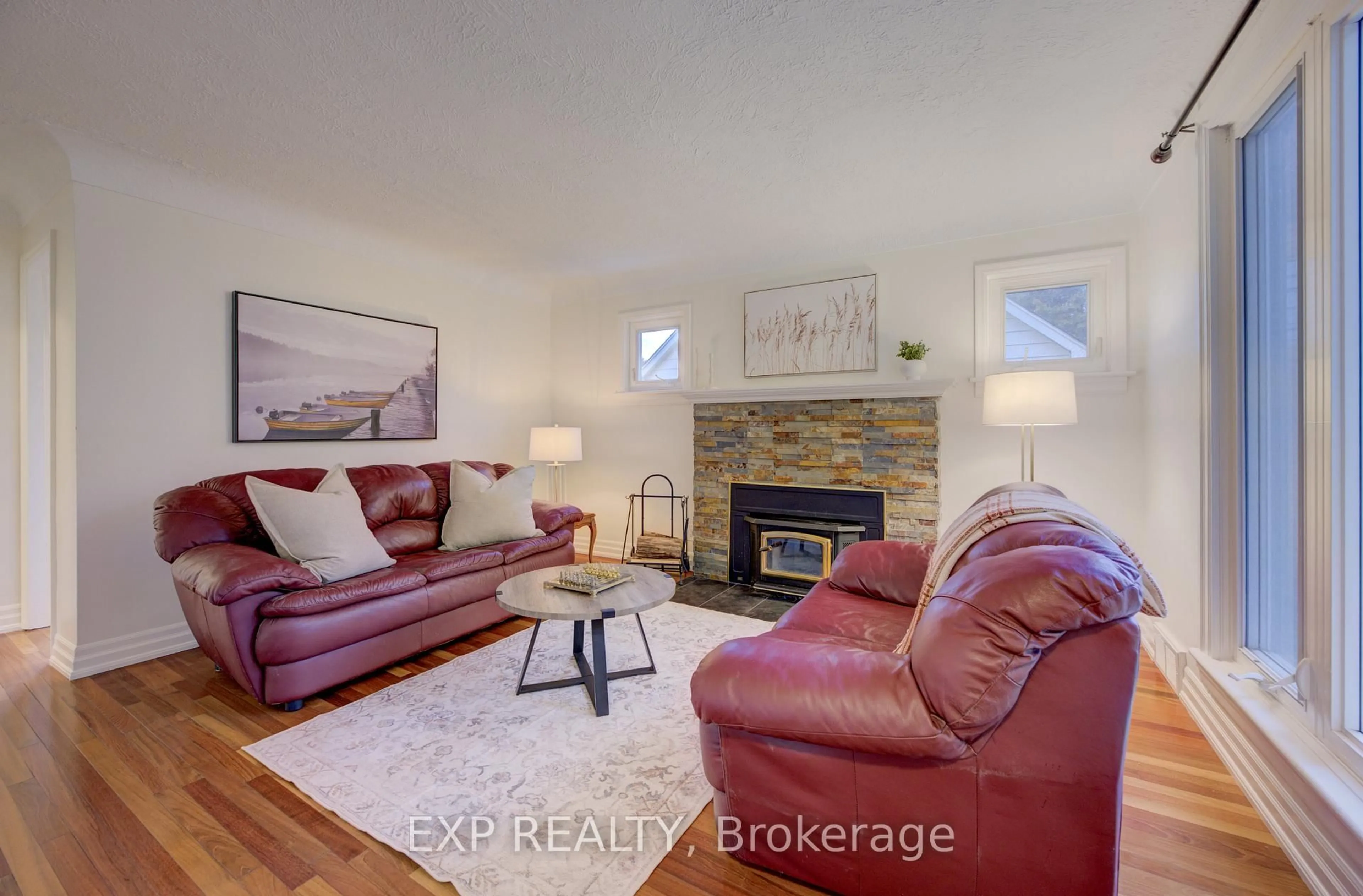 Living room with furniture, unknown for 27 Dudhope Ave, Cambridge Ontario N1R 4T2