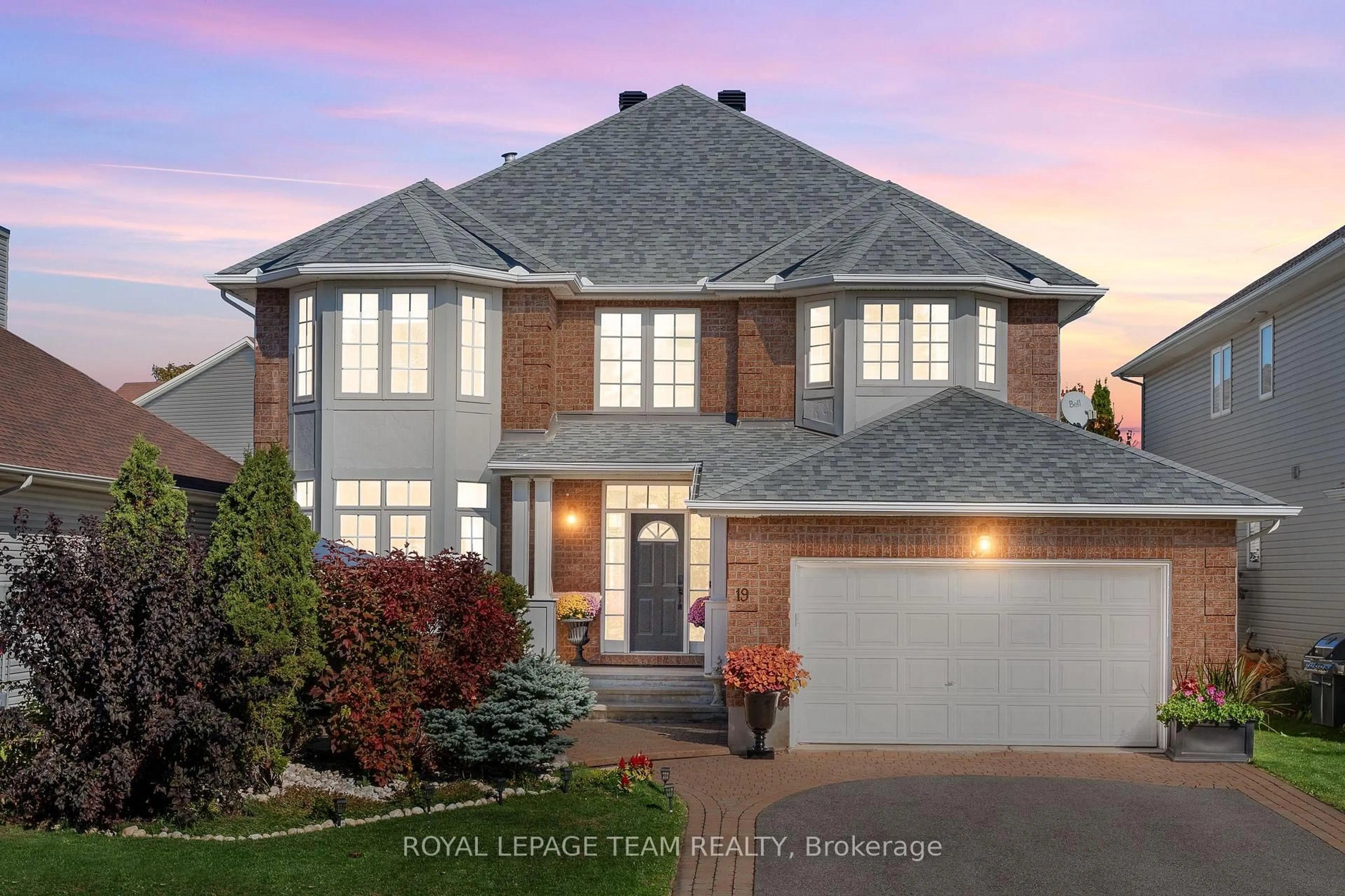 Home with vinyl exterior material, street for 19 Black Tern Cres, Ottawa Ontario K2M 2Z4