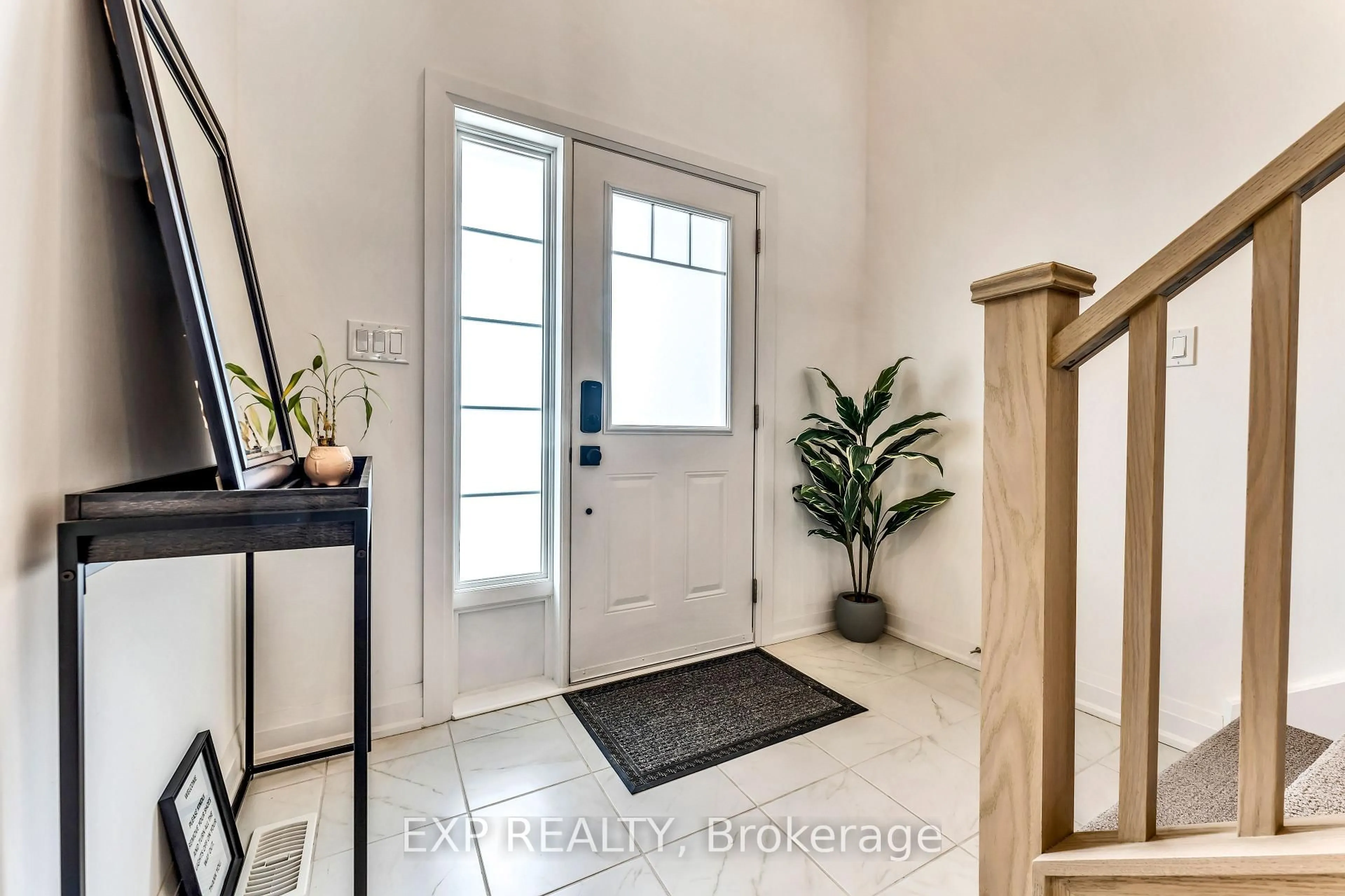 Indoor entryway for 156 SCHOONERS Lane, Blue Mountains Ontario N0H 2P0
