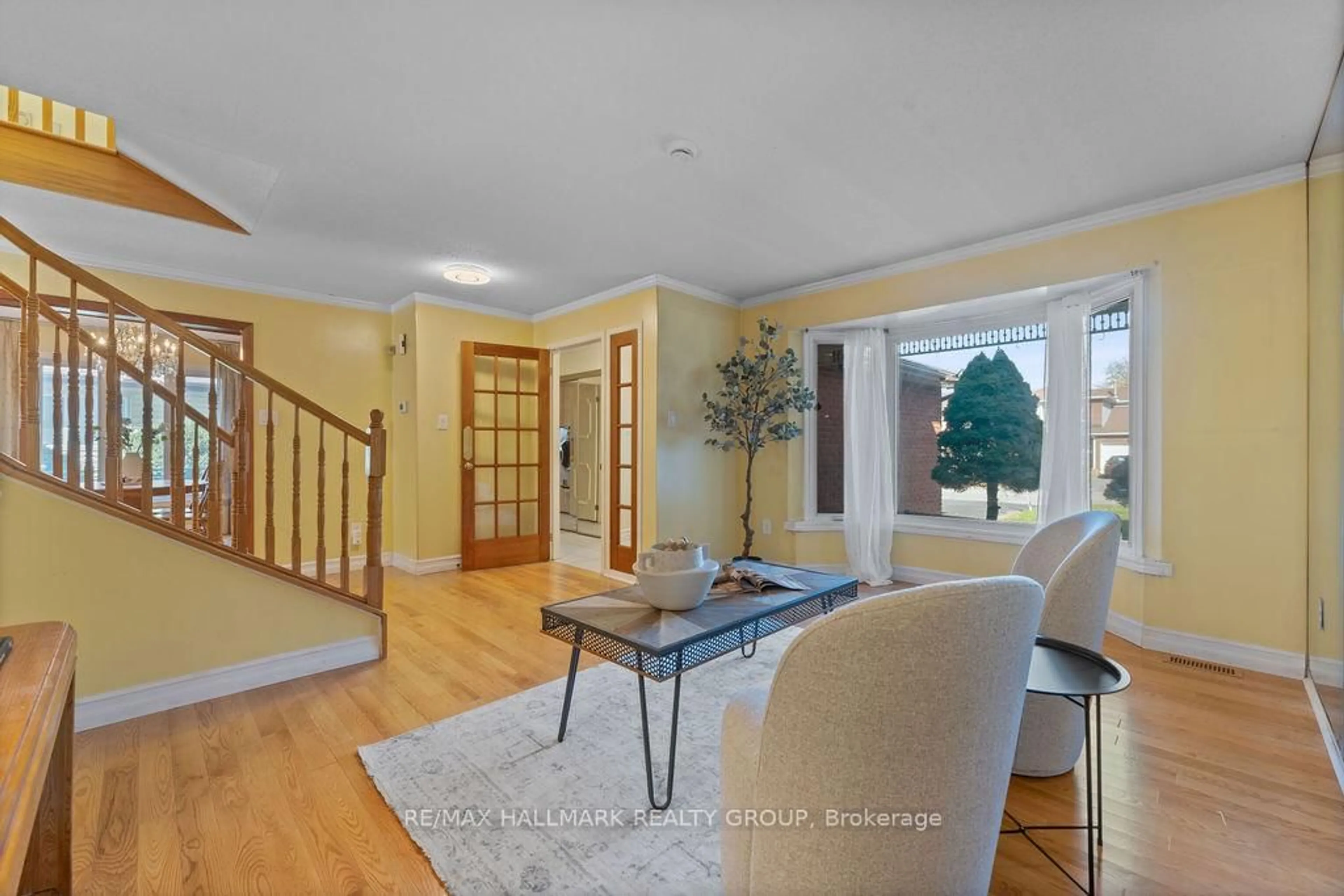 Unknown for 1040 Karsh Dr, Ottawa Ontario K1G 4M9