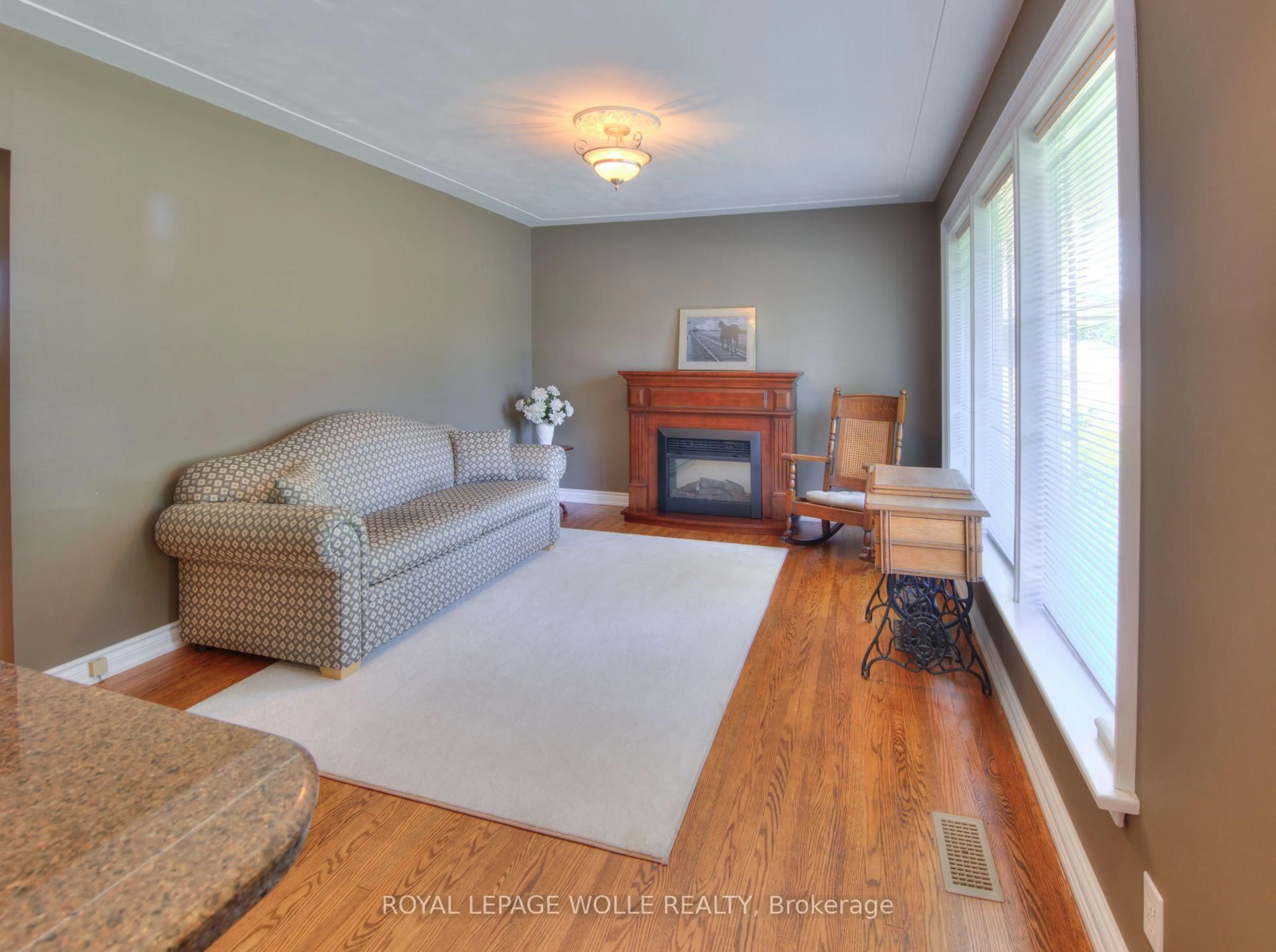 Living room with furniture, unknown for 71 Broadmoor Ave, Kitchener Ontario N2C 1Y6