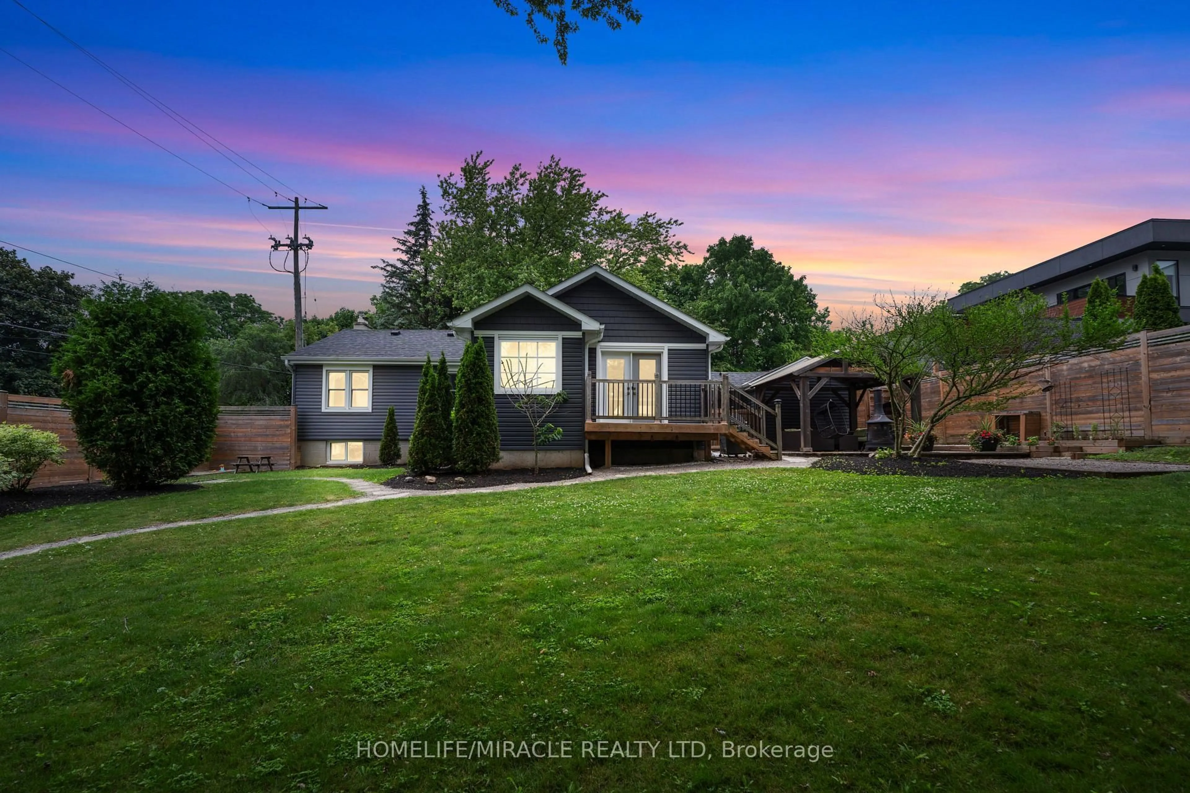 A pic from outside/outdoor area/front of a property/back of a property/a pic from drone, street for 136 Mohawk Rd, Hamilton Ontario L9G 2W9