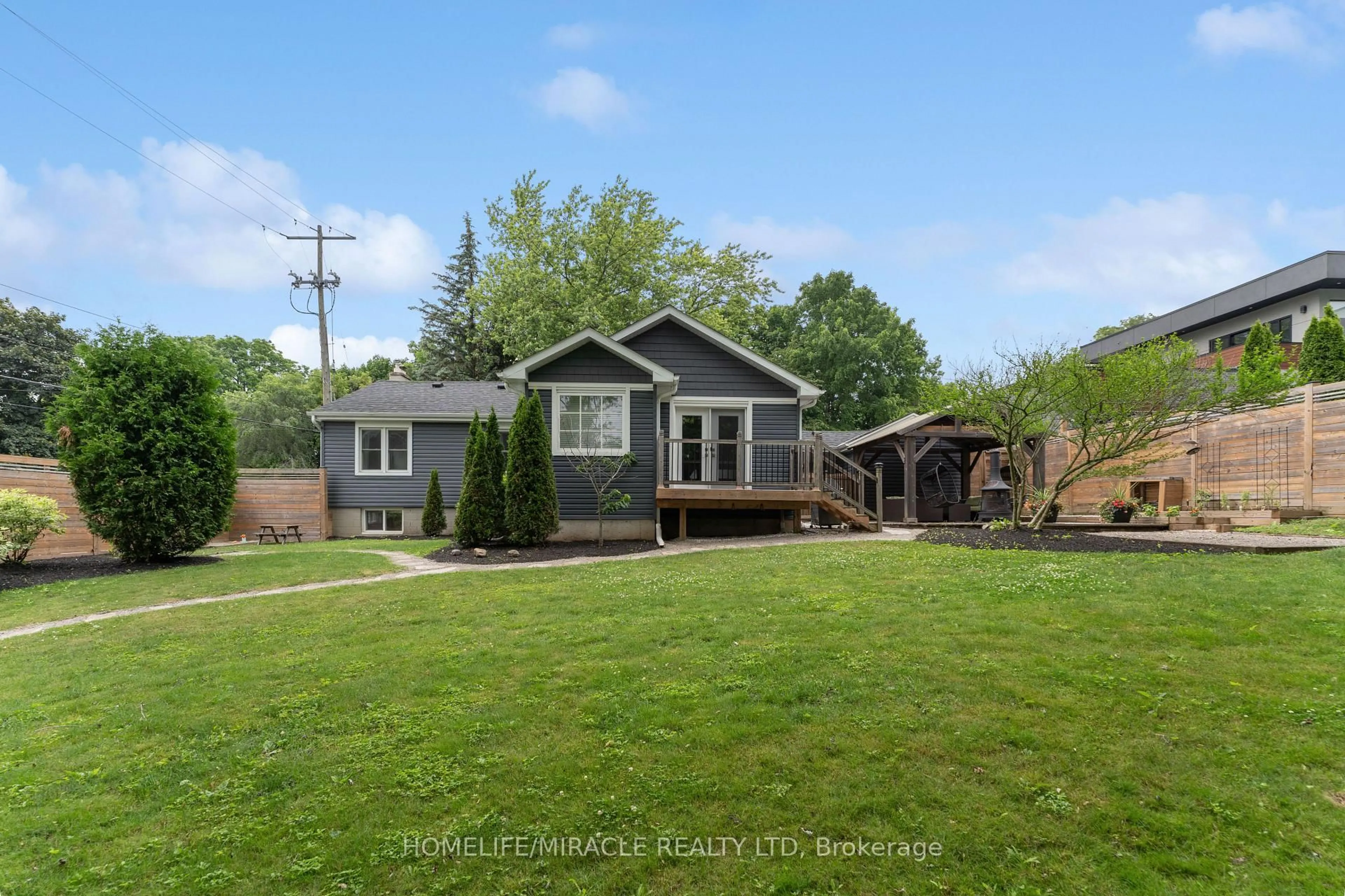 A pic from outside/outdoor area/front of a property/back of a property/a pic from drone, street for 136 Mohawk Rd, Hamilton Ontario L9G 2W9